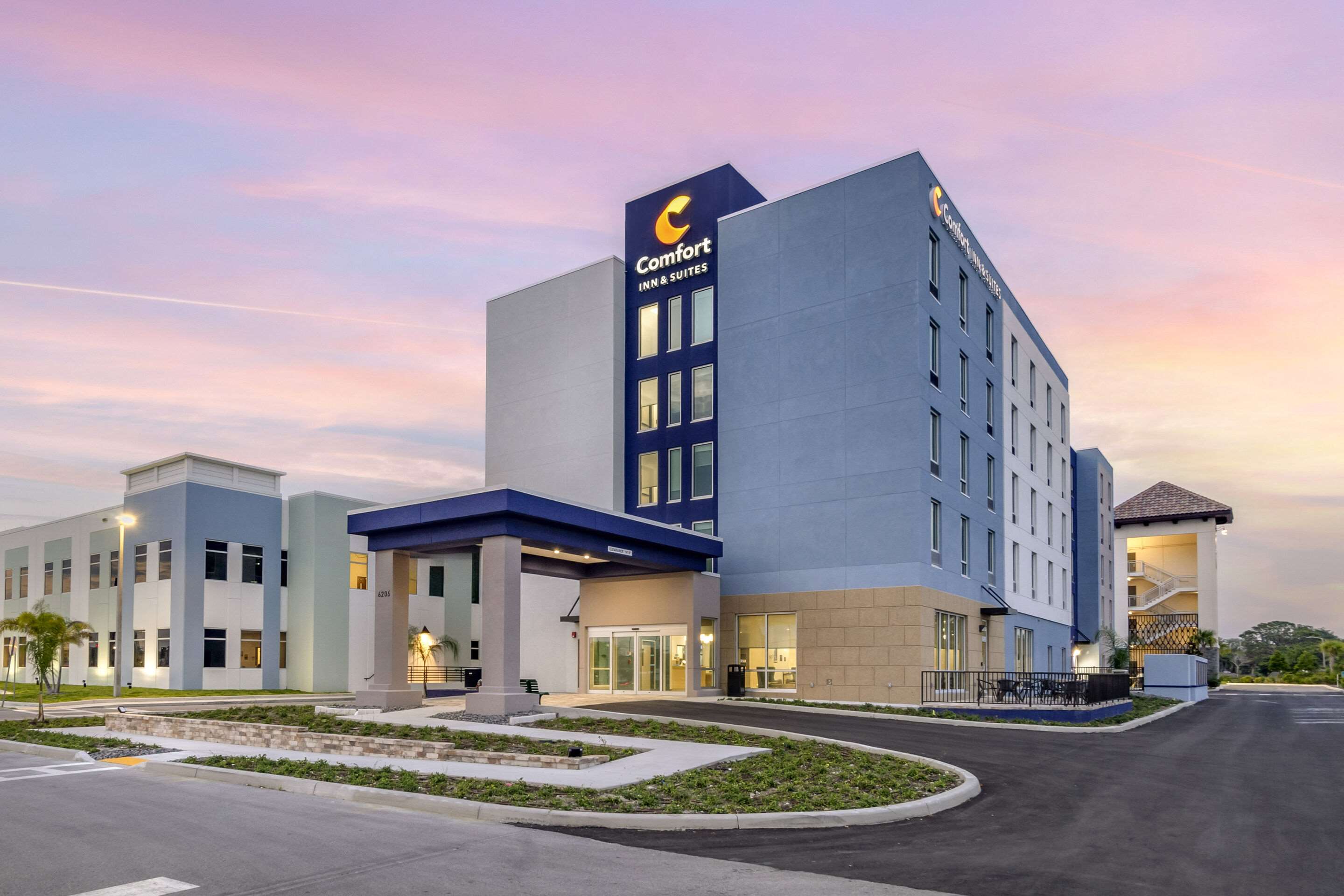 Hotel exterior | Comfort Inn & Suites New Port Richey Downtown District