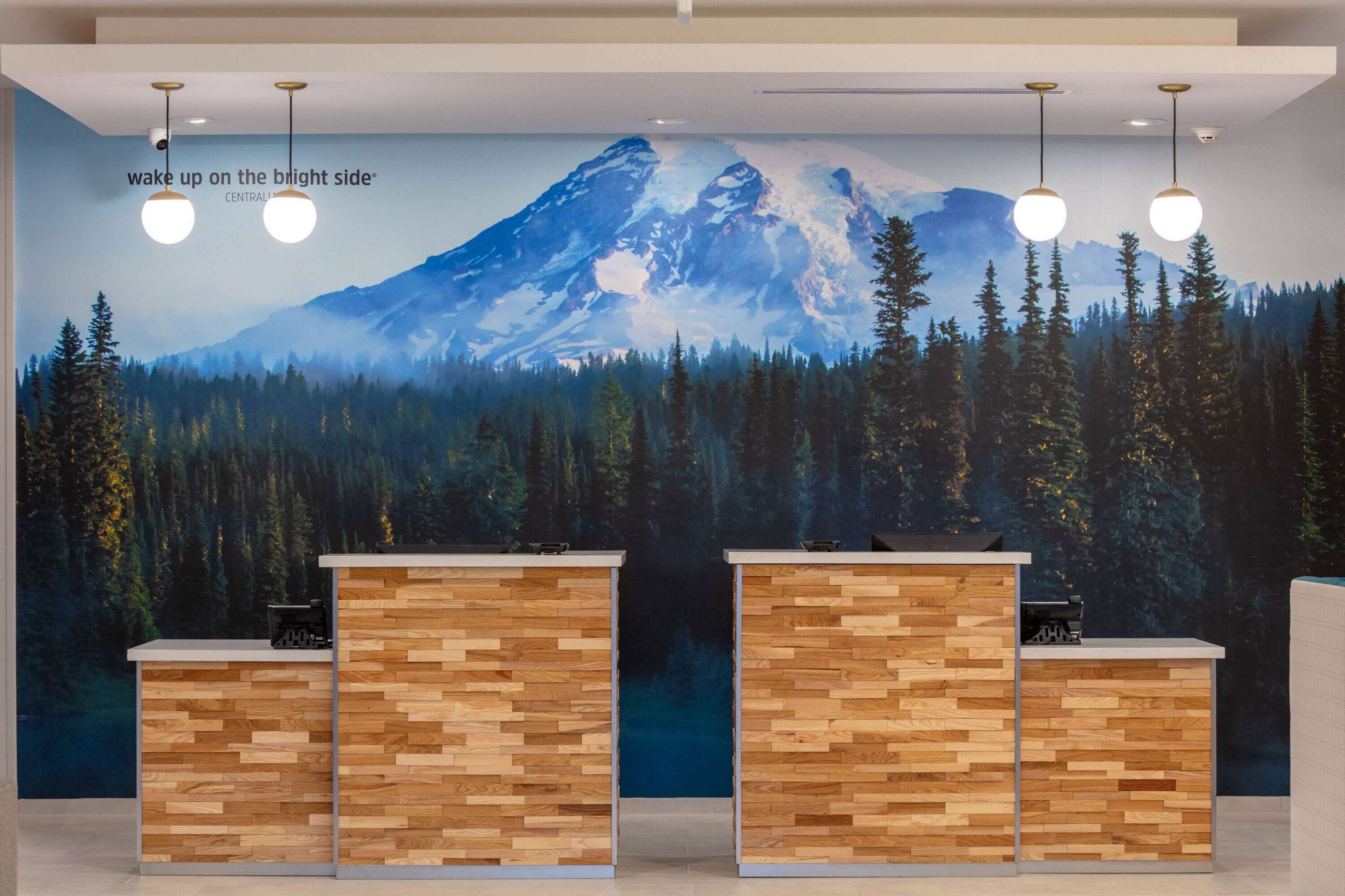 Reception | La Quinta Inn & Suites by Wyndham Centralia