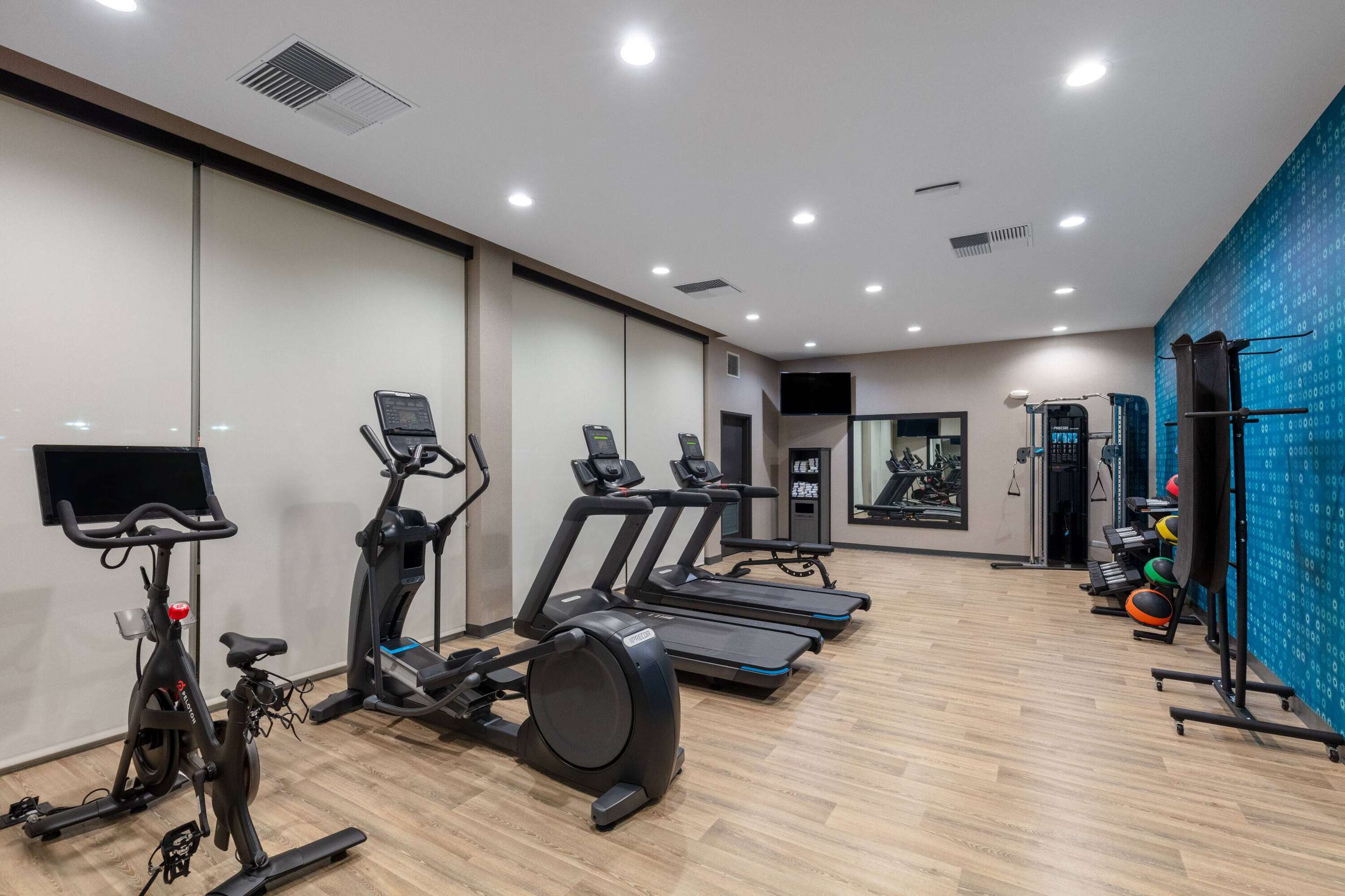 Health club fitness center gym | La Quinta Inn & Suites by Wyndham Centralia