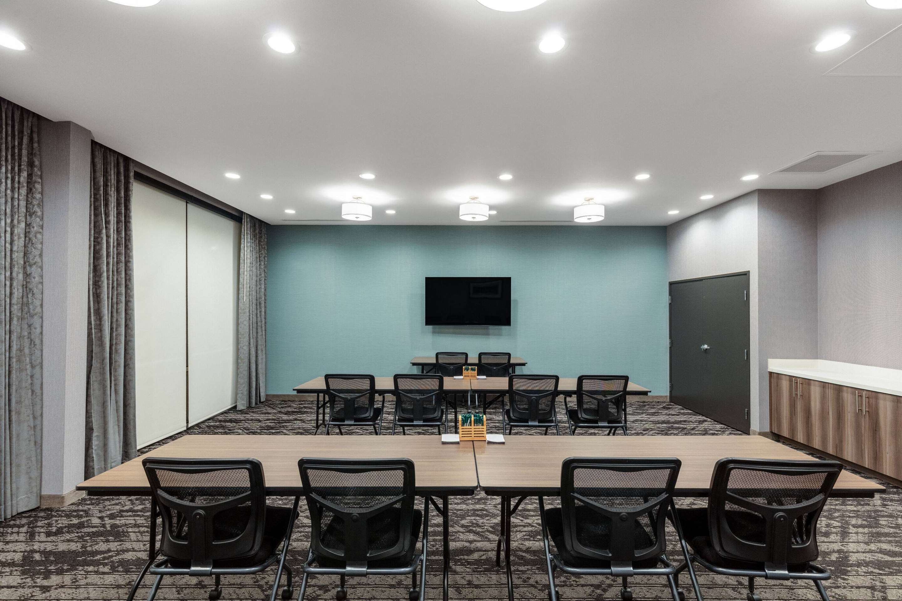 Meeting Room | La Quinta Inn & Suites by Wyndham Centralia