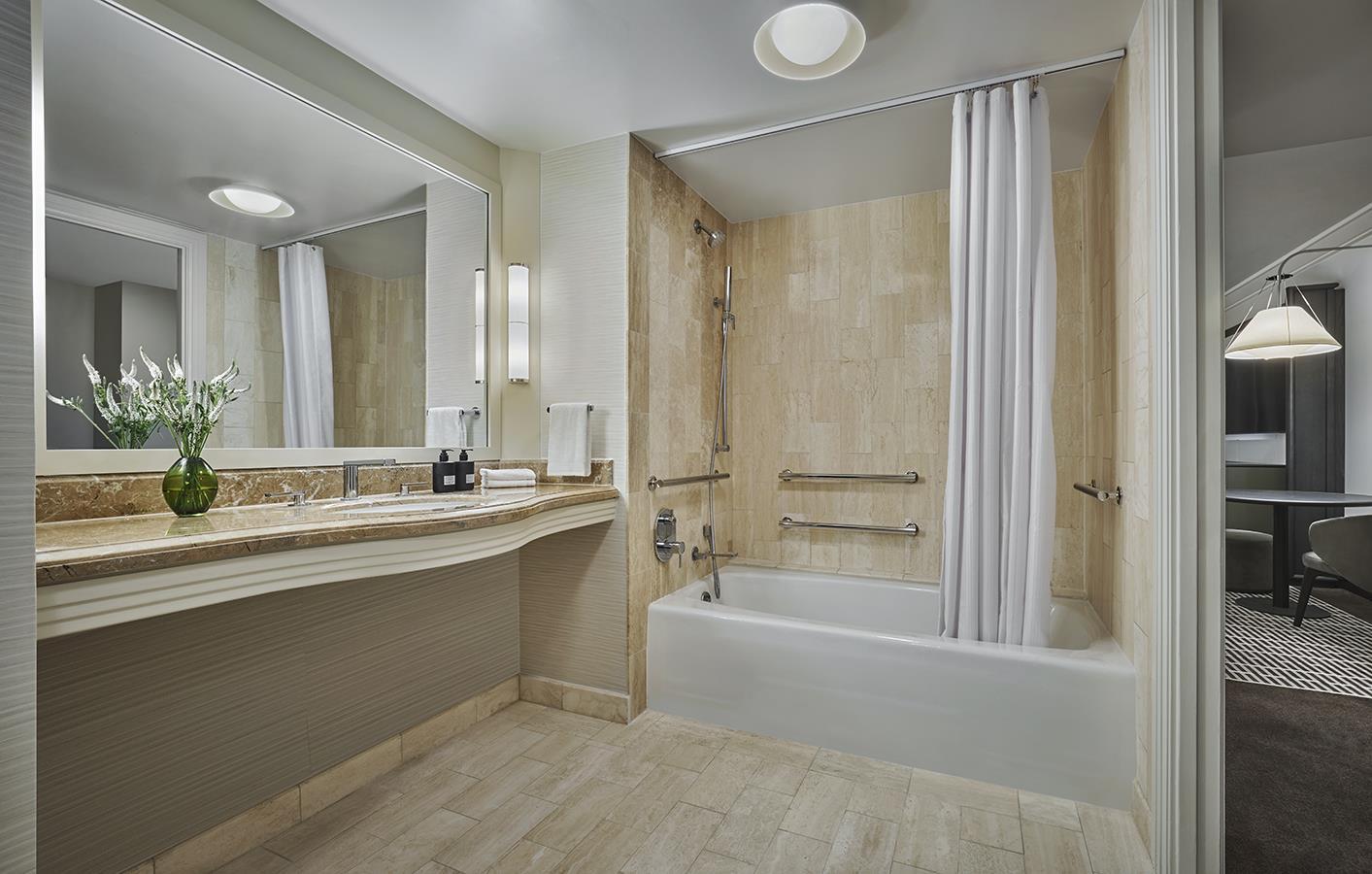 PNB RM KING GARDEN ADA | Pendry Newport Beach