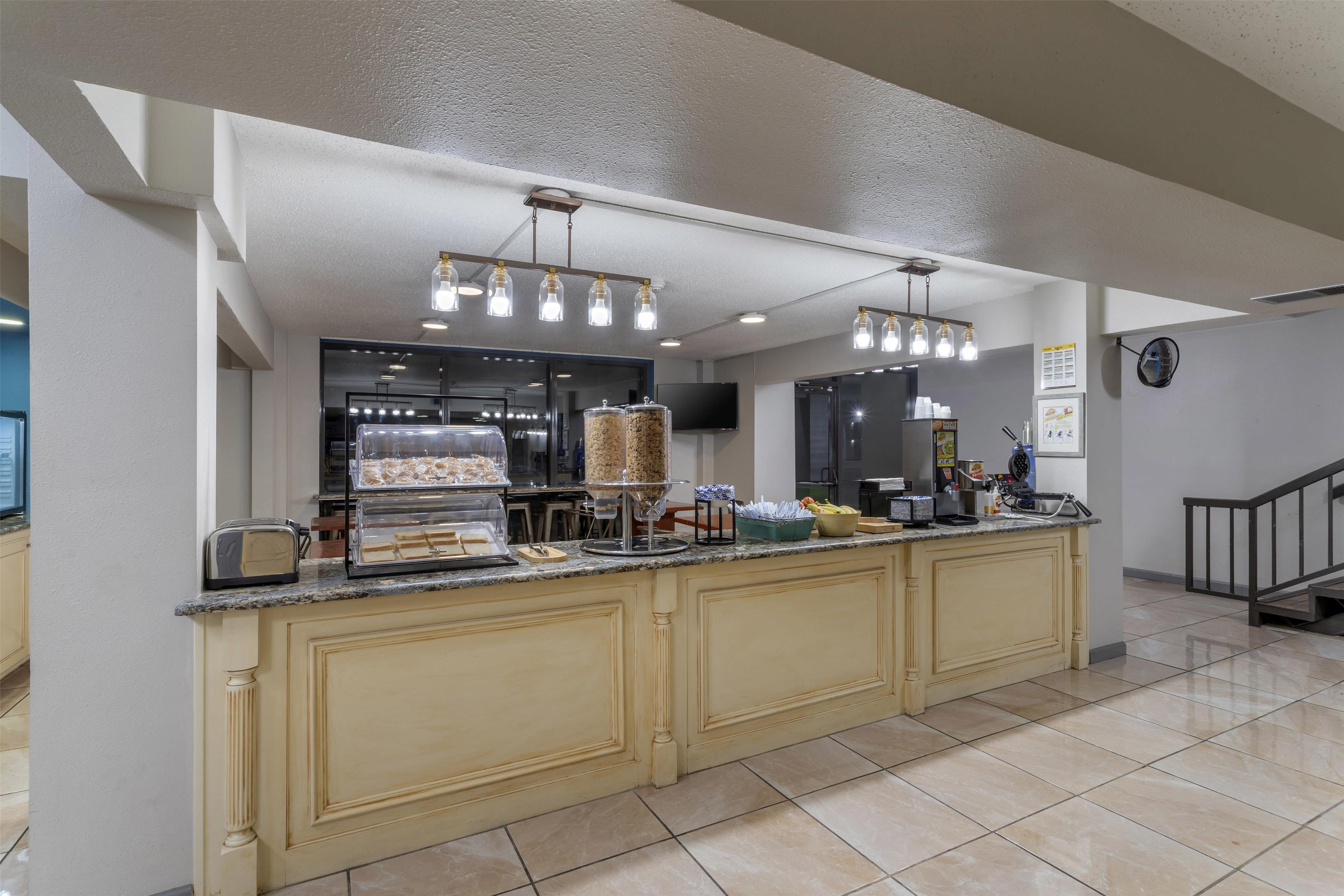 Breakfast Area | Surestay Studio By Best Western Victoria