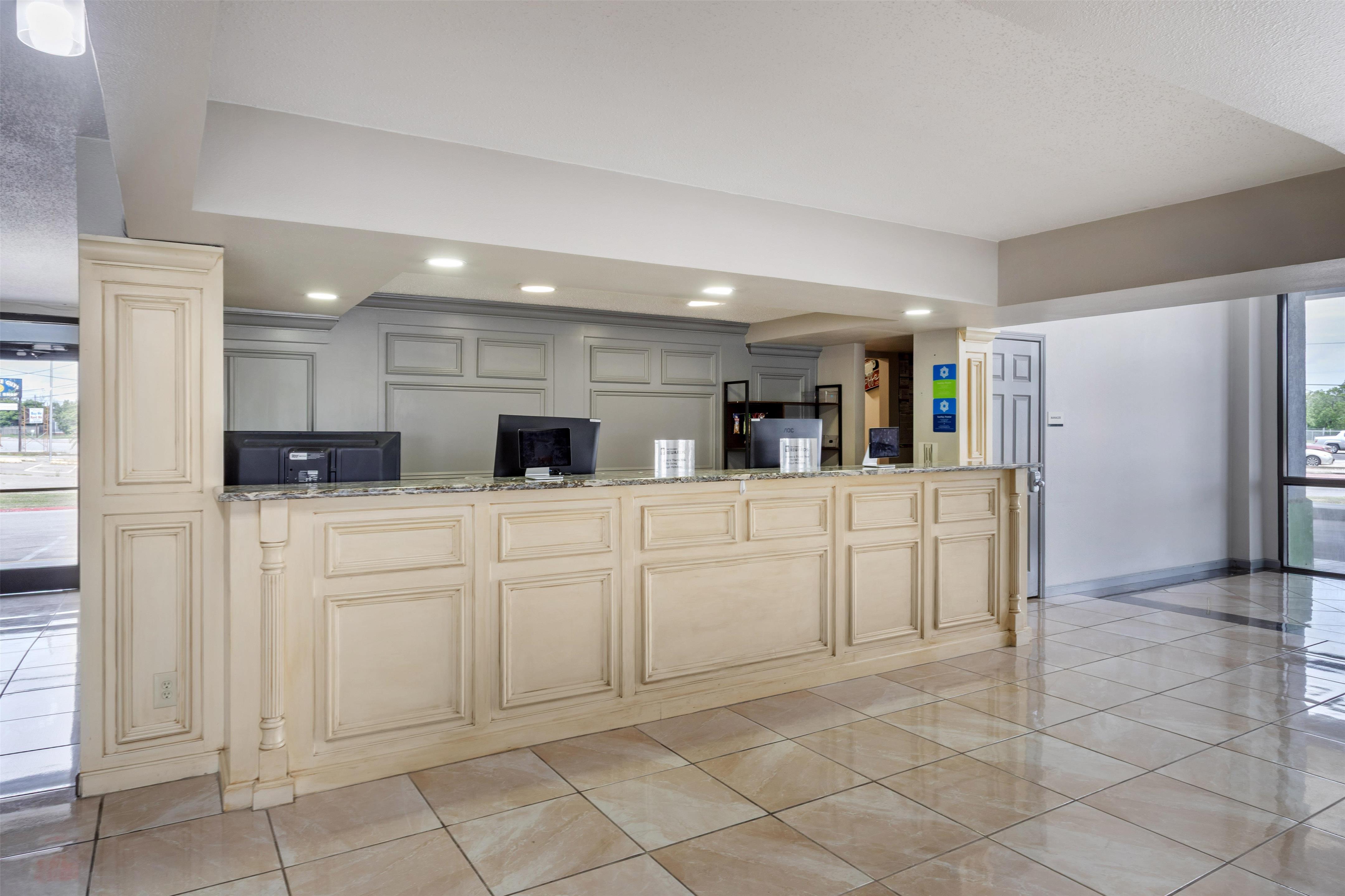 Front Desk | Surestay Studio By Best Western Victoria