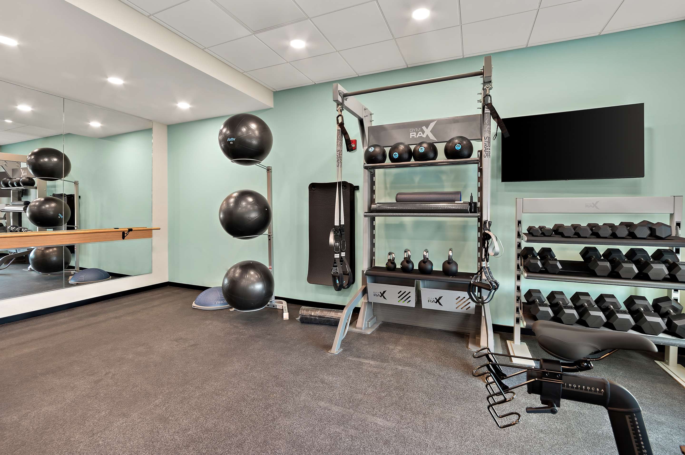 Health club fitness center gym | Tru By Hilton Santee