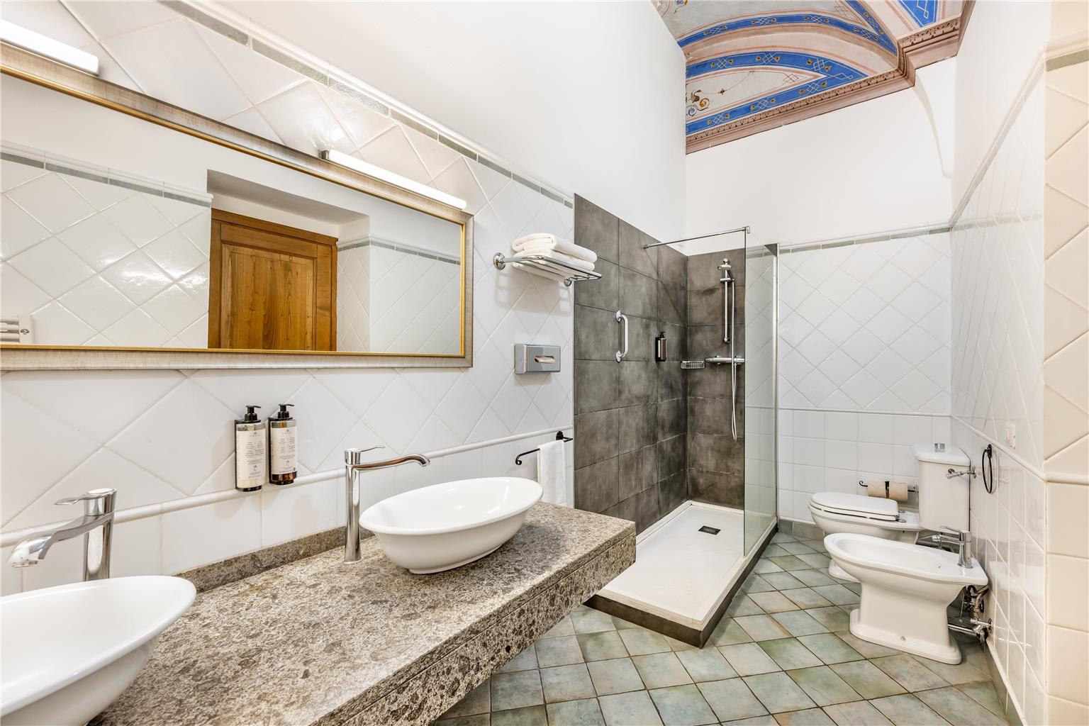 PALAZZO CATALANI-guestroom-Guest Room,Bathroom,On-Site.jpg