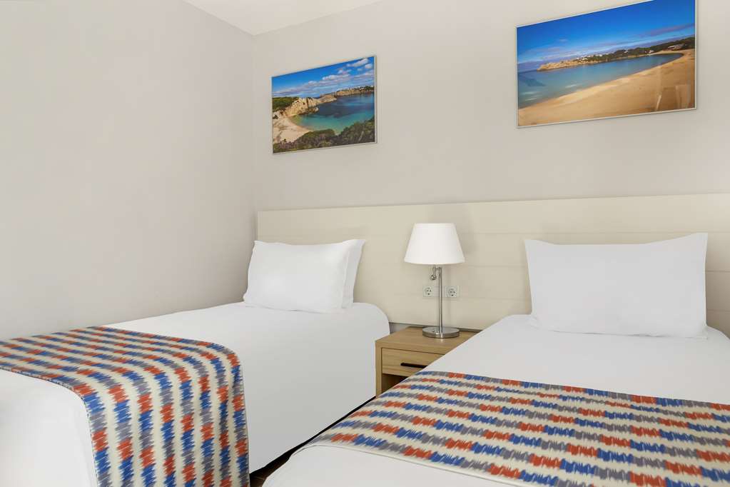 WHITE SANDS BEACH CLUB-guestroom-Guest Room,On-Site.jpg