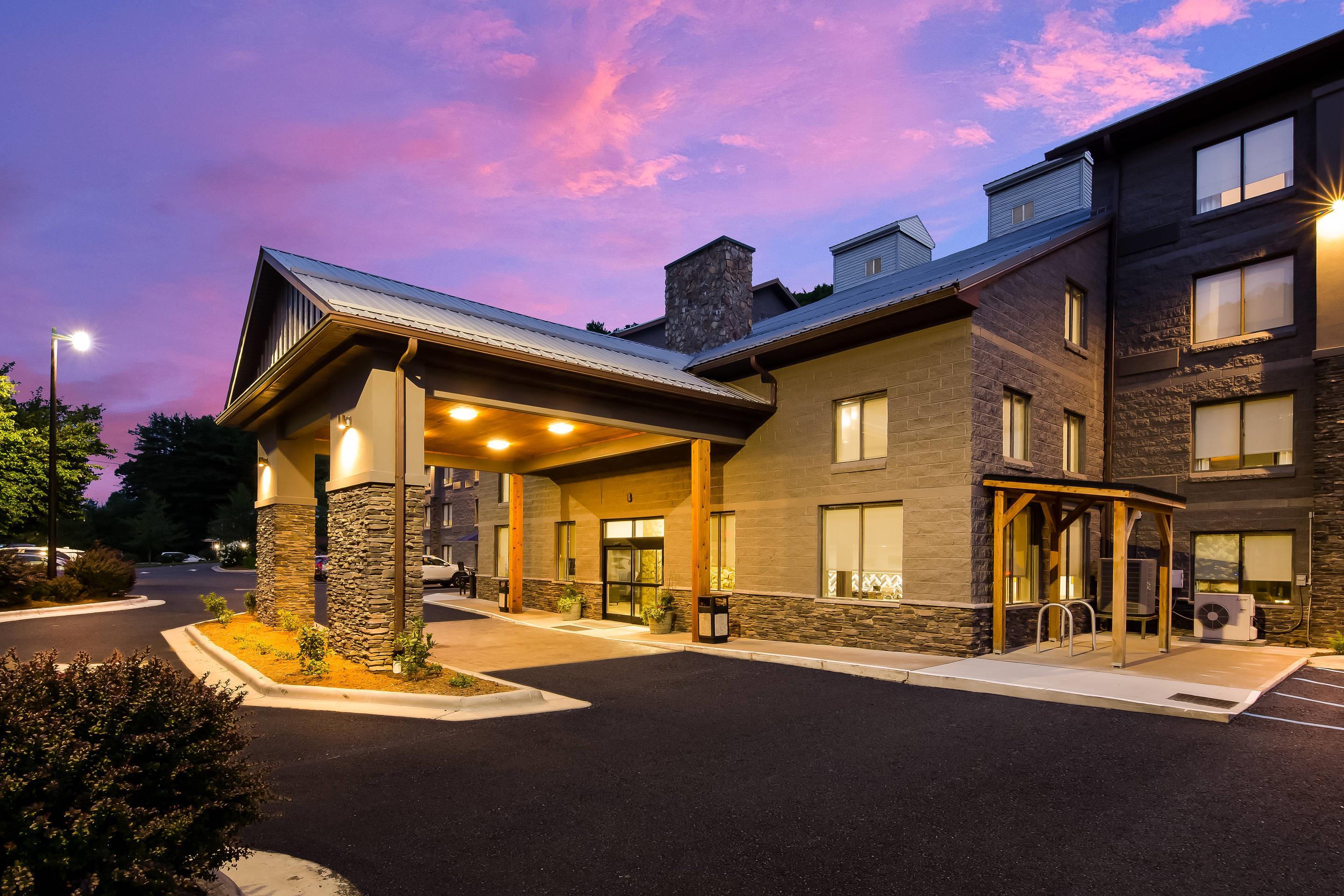 Twilight | Graystone Lodge, Ascend Hotel Collection