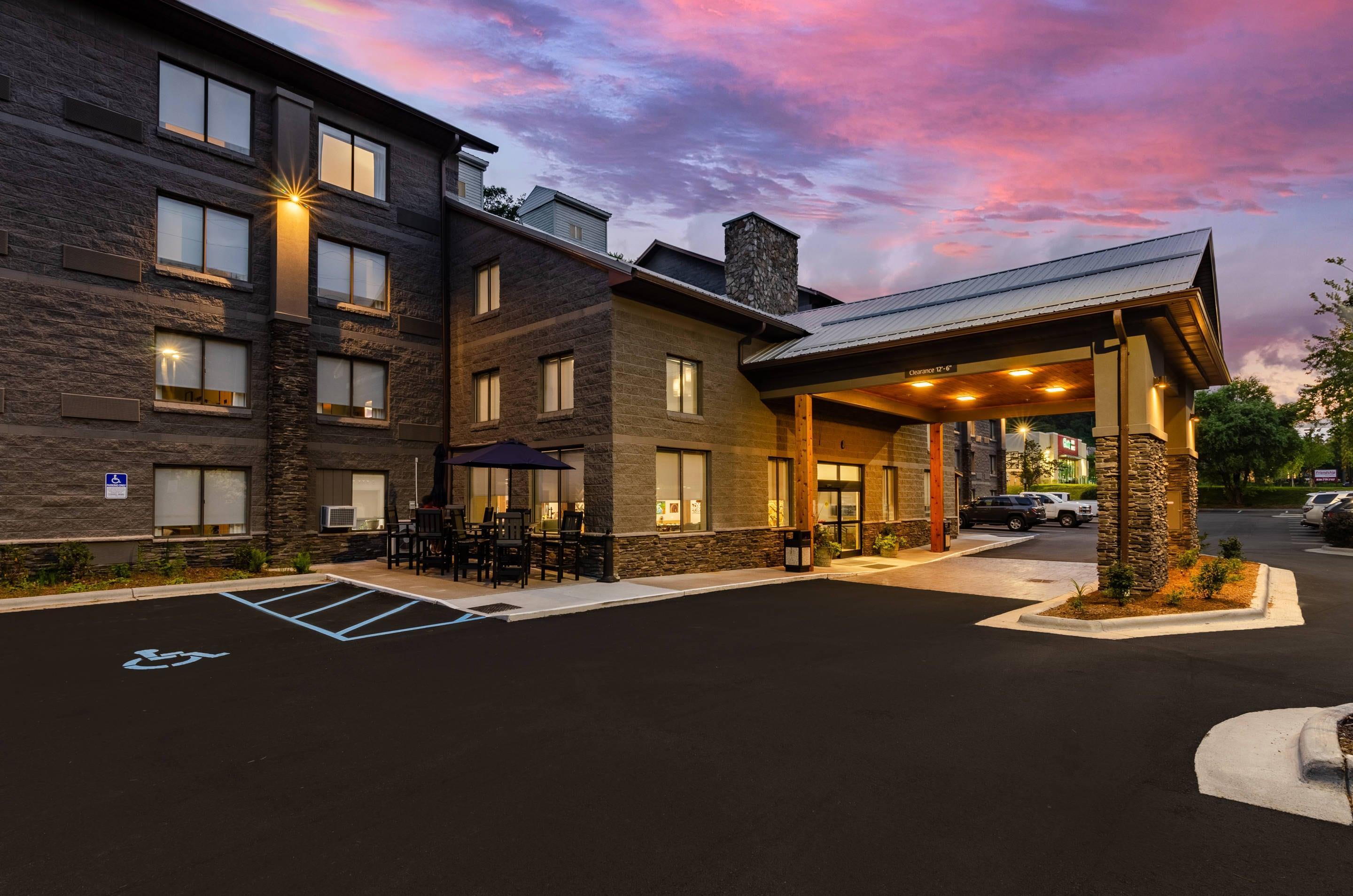 Twilight | Graystone Lodge, Ascend Hotel Collection