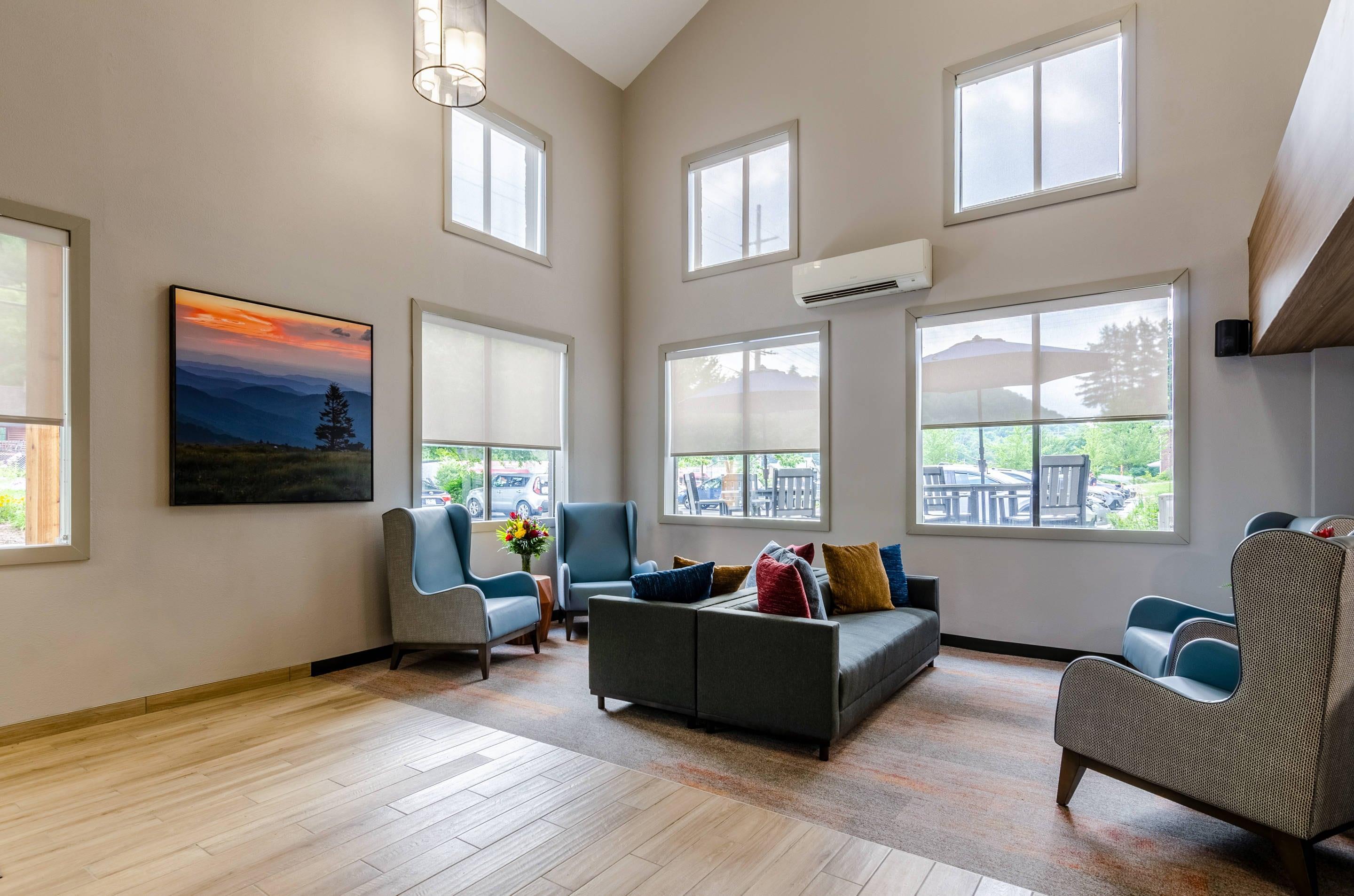 Spacious lobby with sitting area | Graystone Lodge, Ascend Hotel Collection