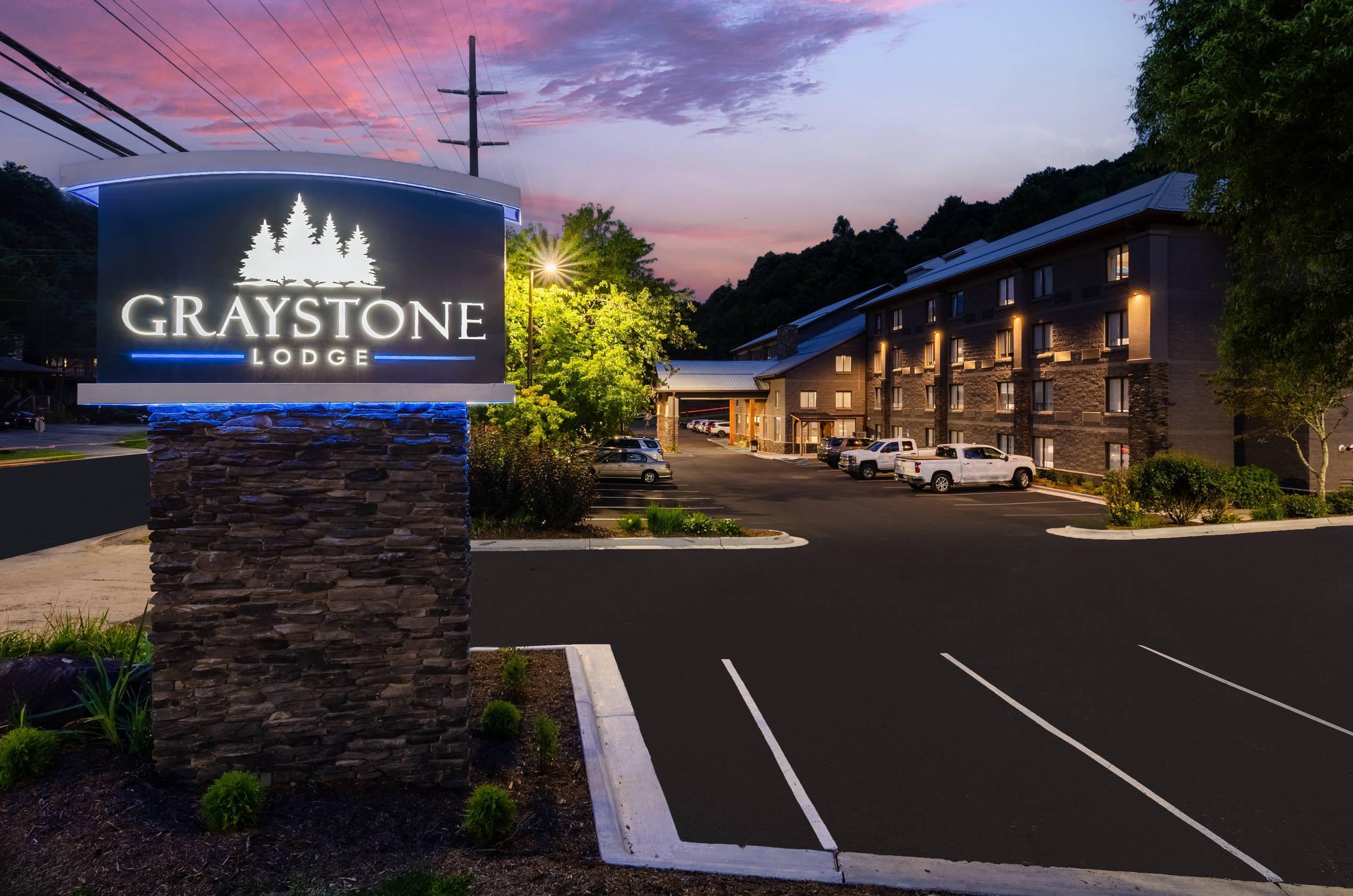 Twilight | Graystone Lodge, Ascend Hotel Collection