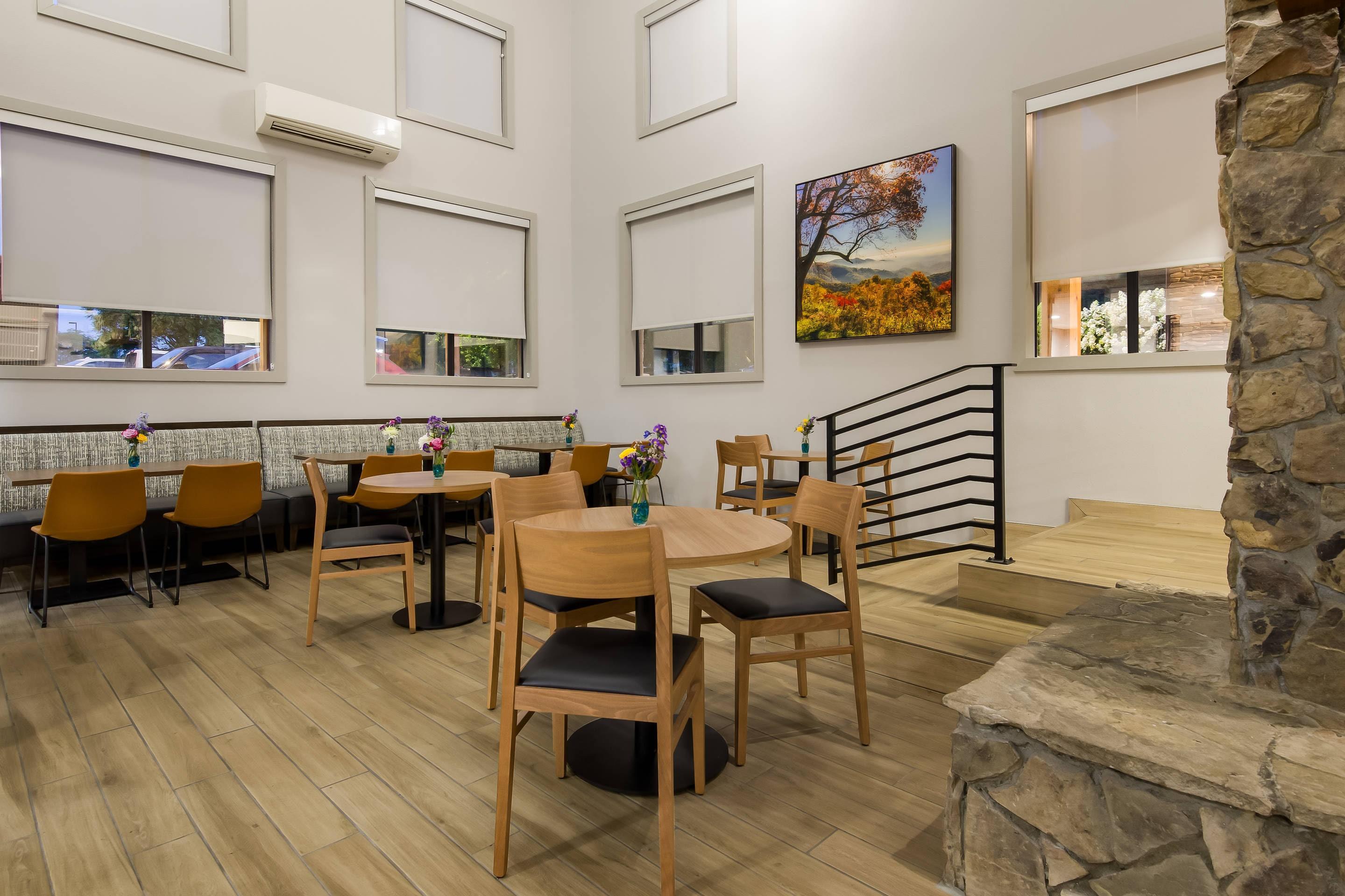 Lobby with sitting area | Graystone Lodge, Ascend Hotel Collection