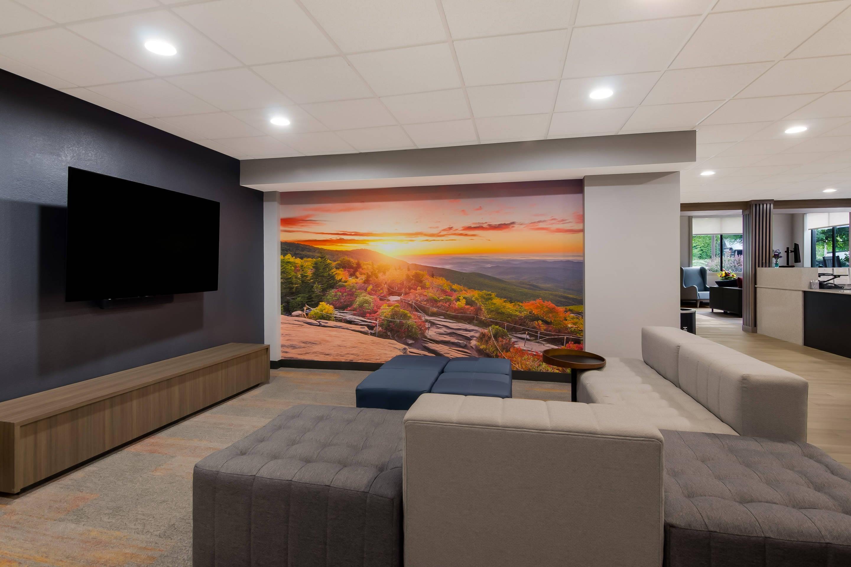 Spacious lobby with sitting area | Graystone Lodge, Ascend Hotel Collection