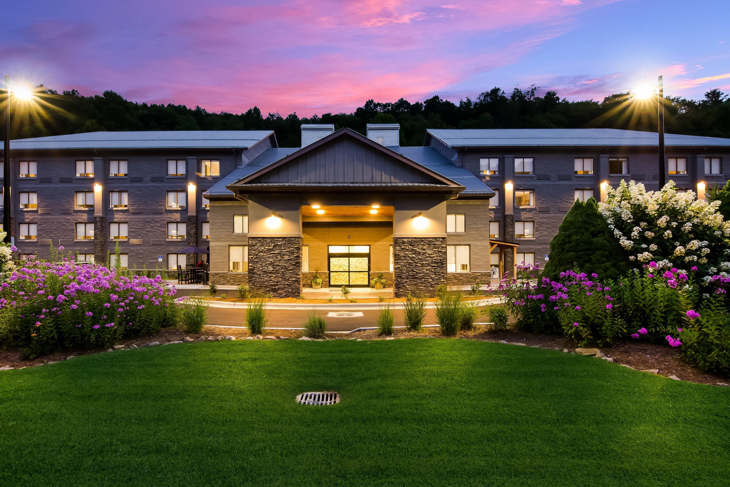 Twilight | Graystone Lodge, Ascend Hotel Collection