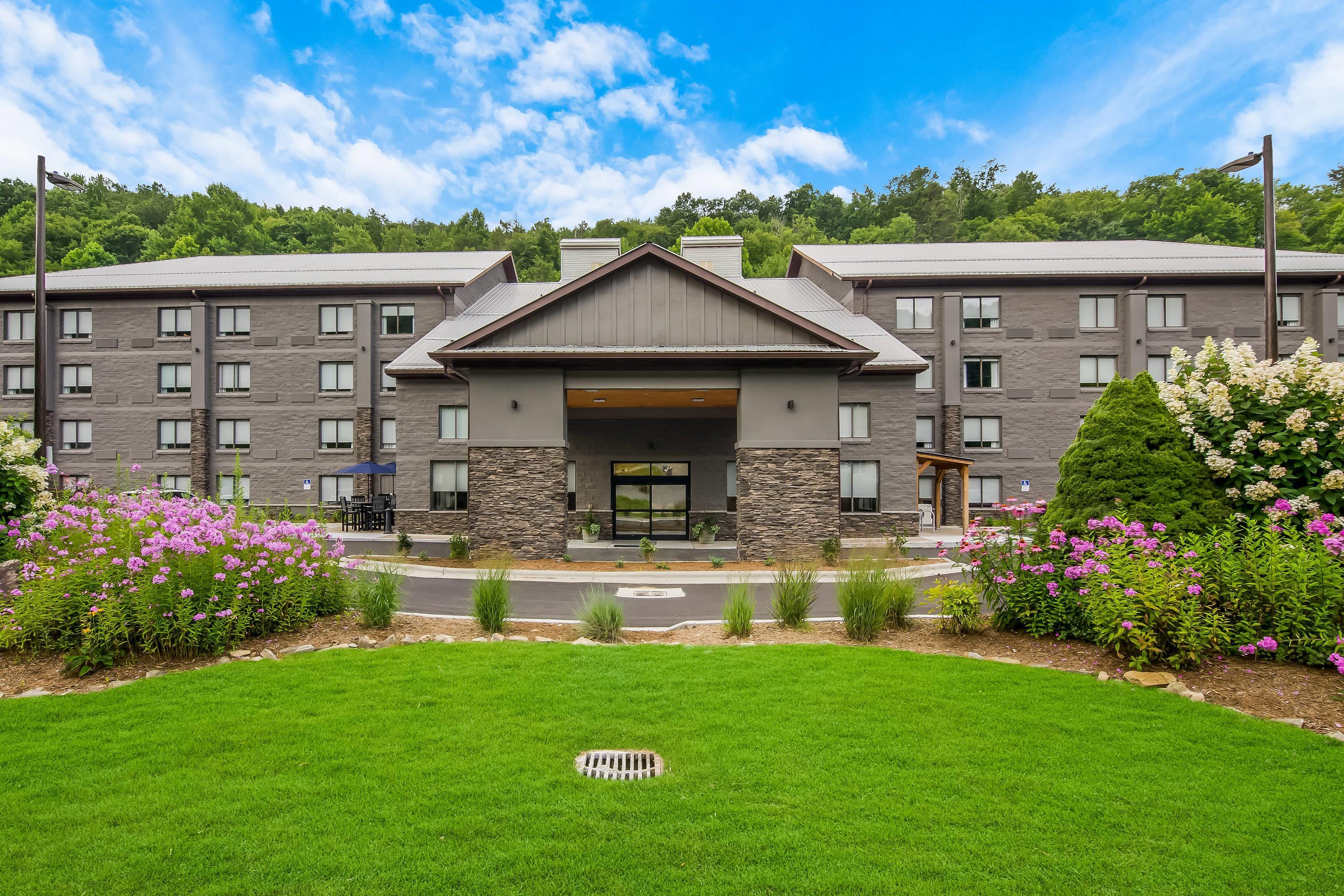 Hotel exterior | Graystone Lodge, Ascend Hotel Collection