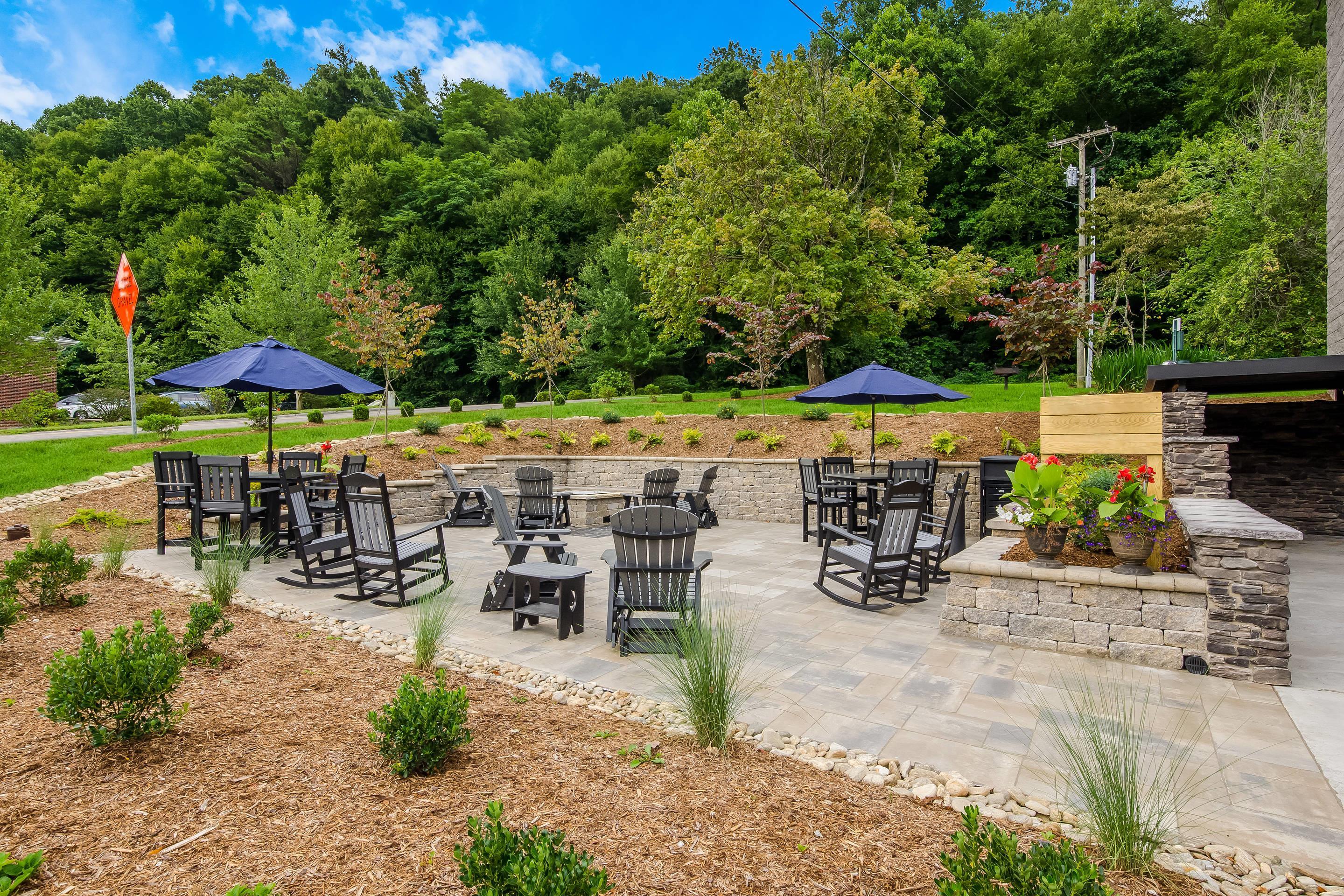 Hotel patio | Graystone Lodge, Ascend Hotel Collection