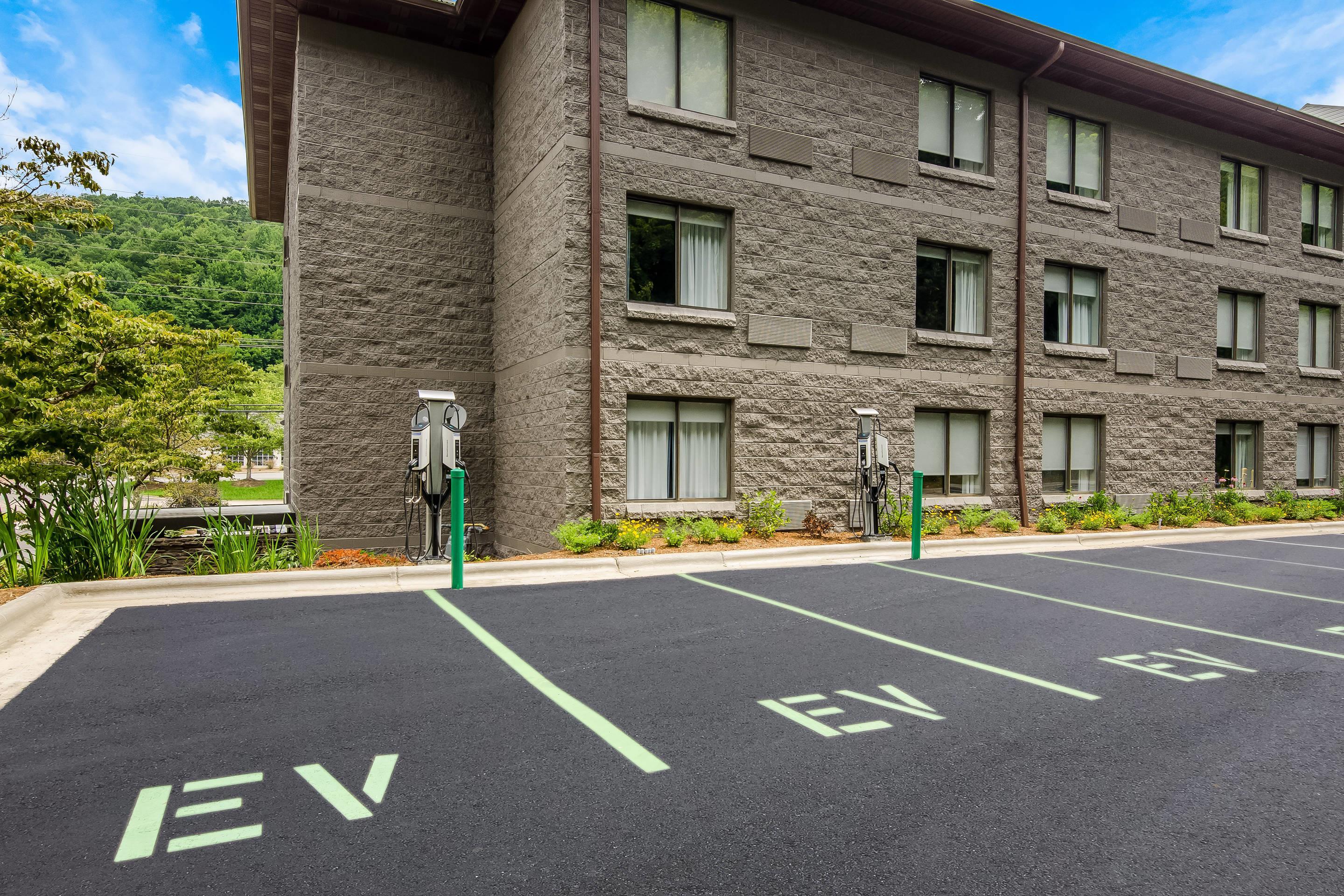 Electronic Vehicle Parking Area | Graystone Lodge, Ascend Hotel Collection