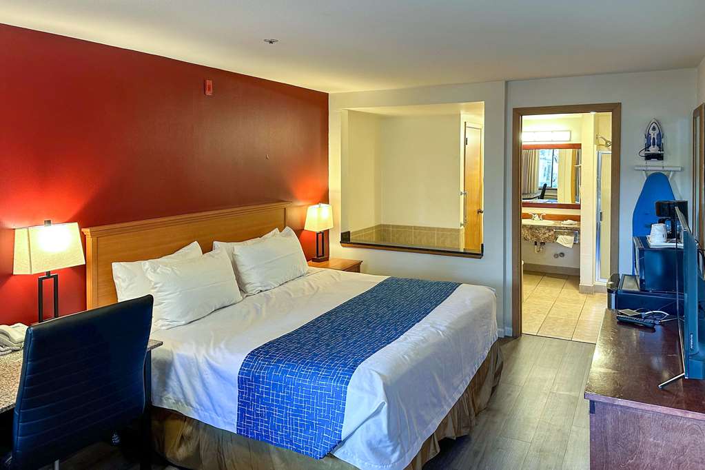 ECONO LODGE EDMONDS-guestroom-Guest Room,Suite,On-Site.jpg