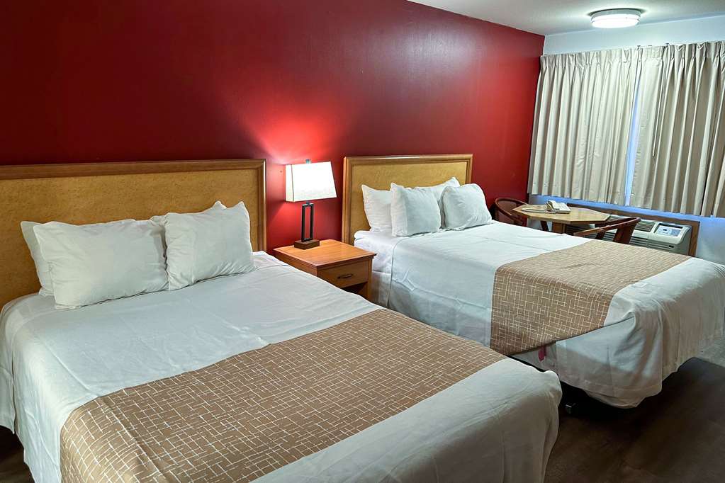 ECONO LODGE EDMONDS-guestroom-Guest Room,On-Site.jpg