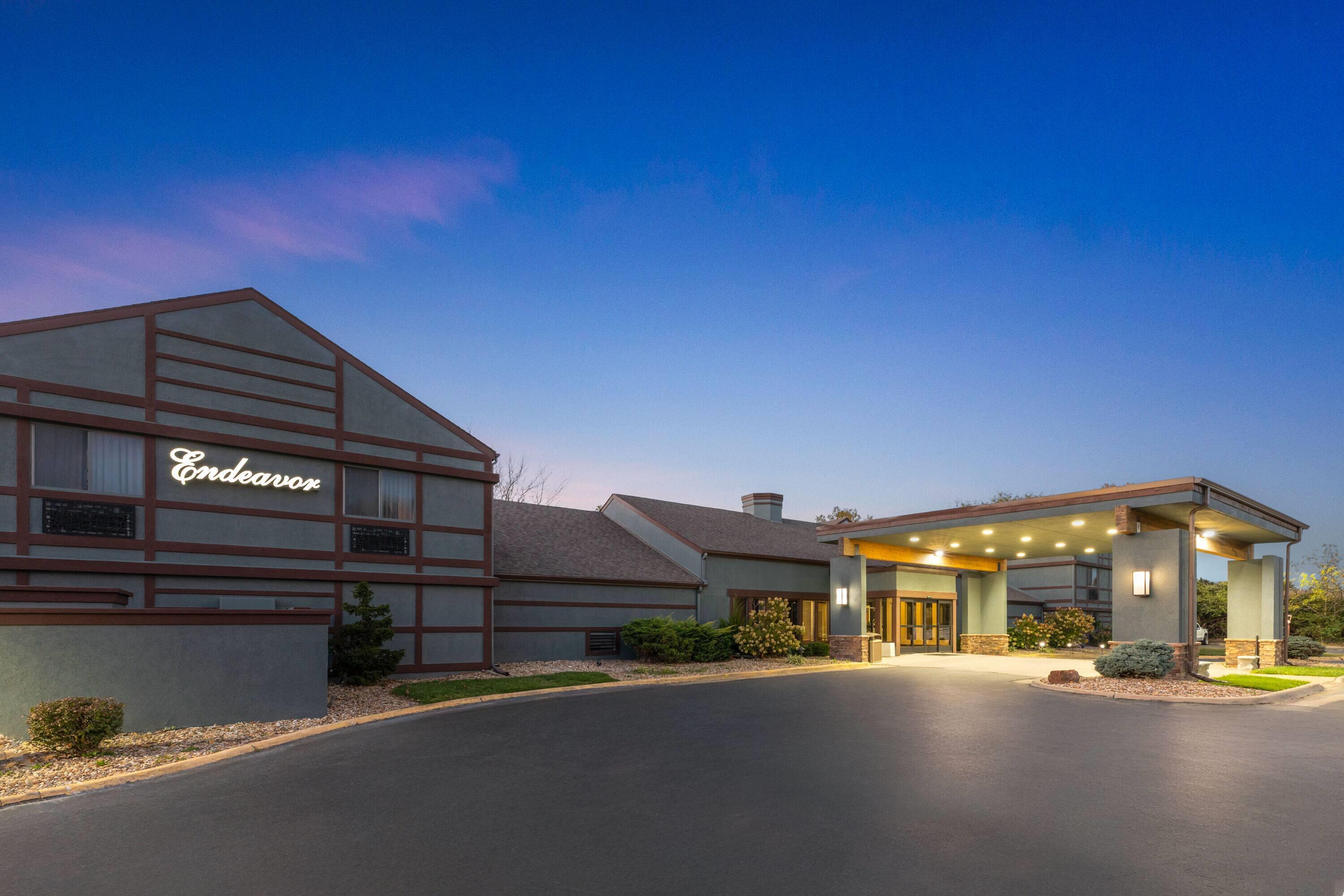 Exterior | Endeavor Inn & Suites, Trademark Collection by Wyndham