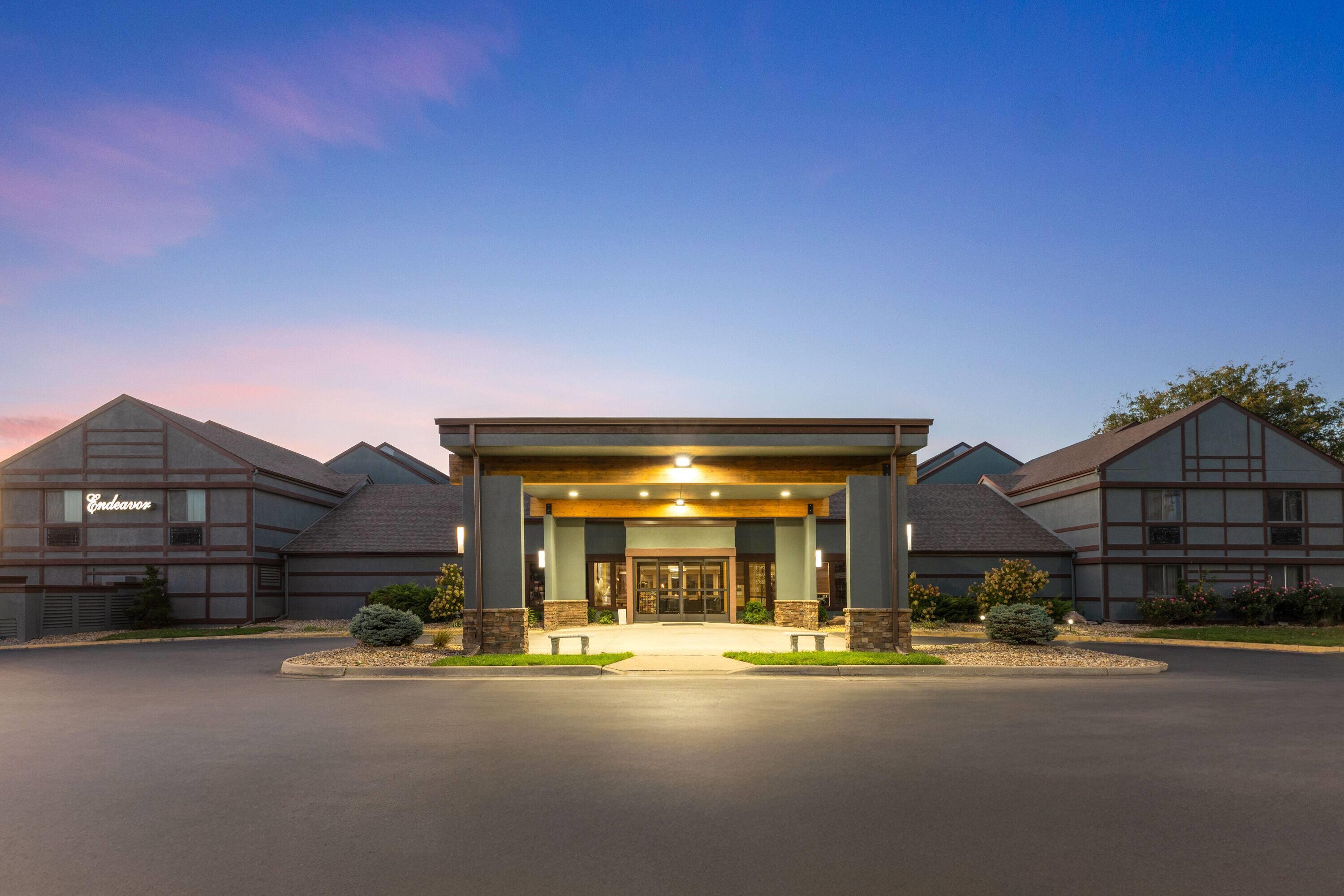 Exterior | Endeavor Inn & Suites, Trademark Collection by Wyndham