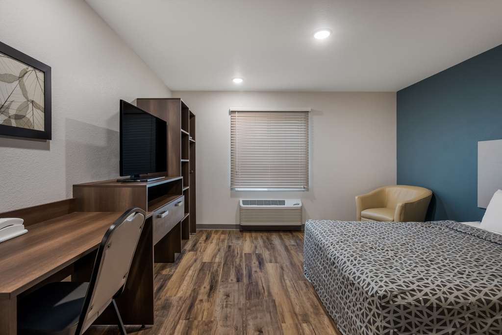 WOODSPRING SUITES MILWAUKEE - MENOM-guestroom-Guest Room,On-Site.jpg