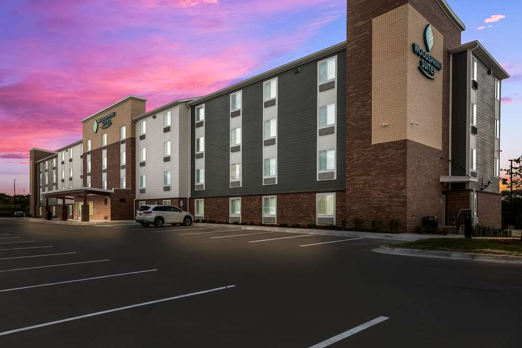 WoodSpring Sts Milwaukee-Menomonee Falls