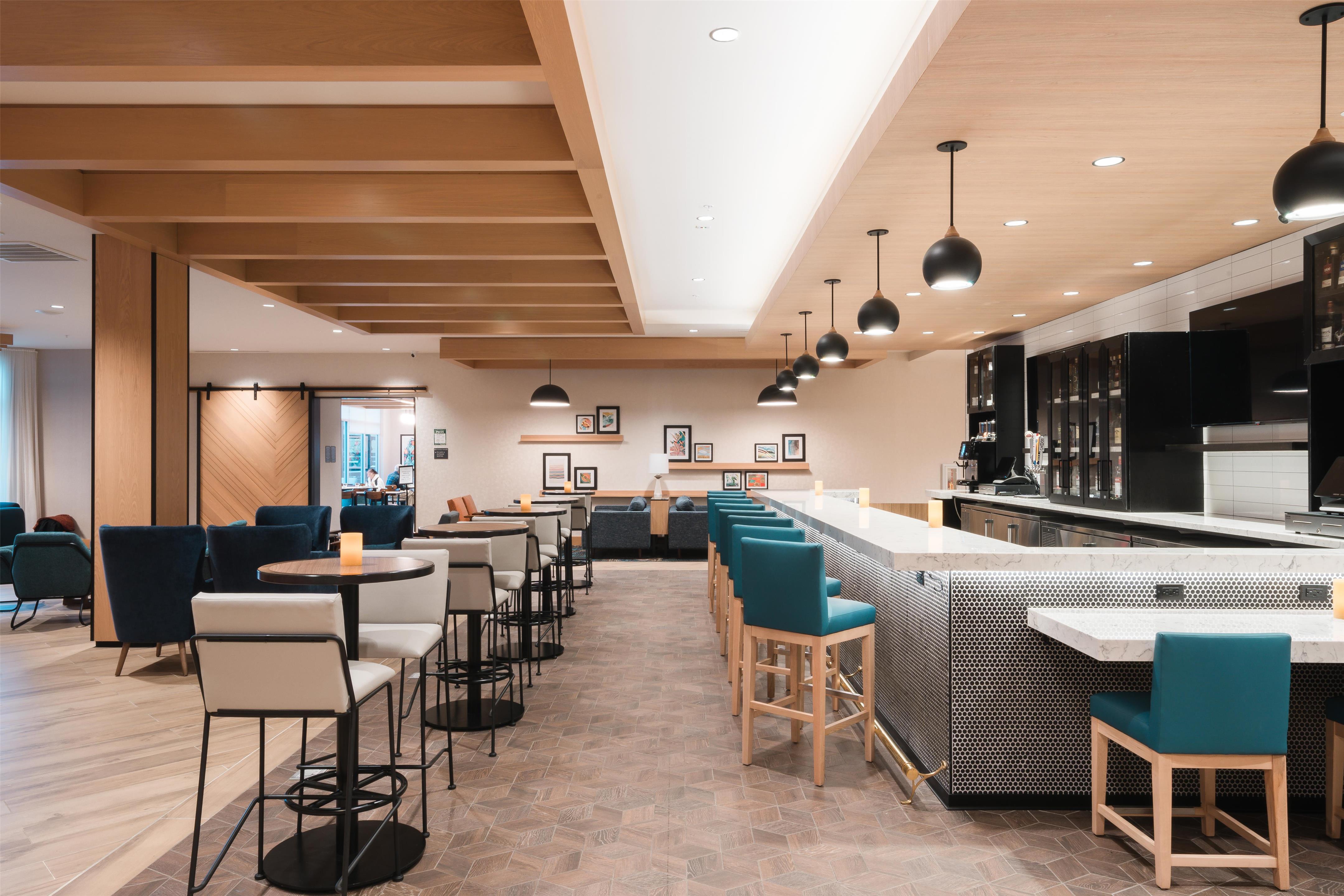 Bar Lounge | Hyatt Place Sacramento International Airport