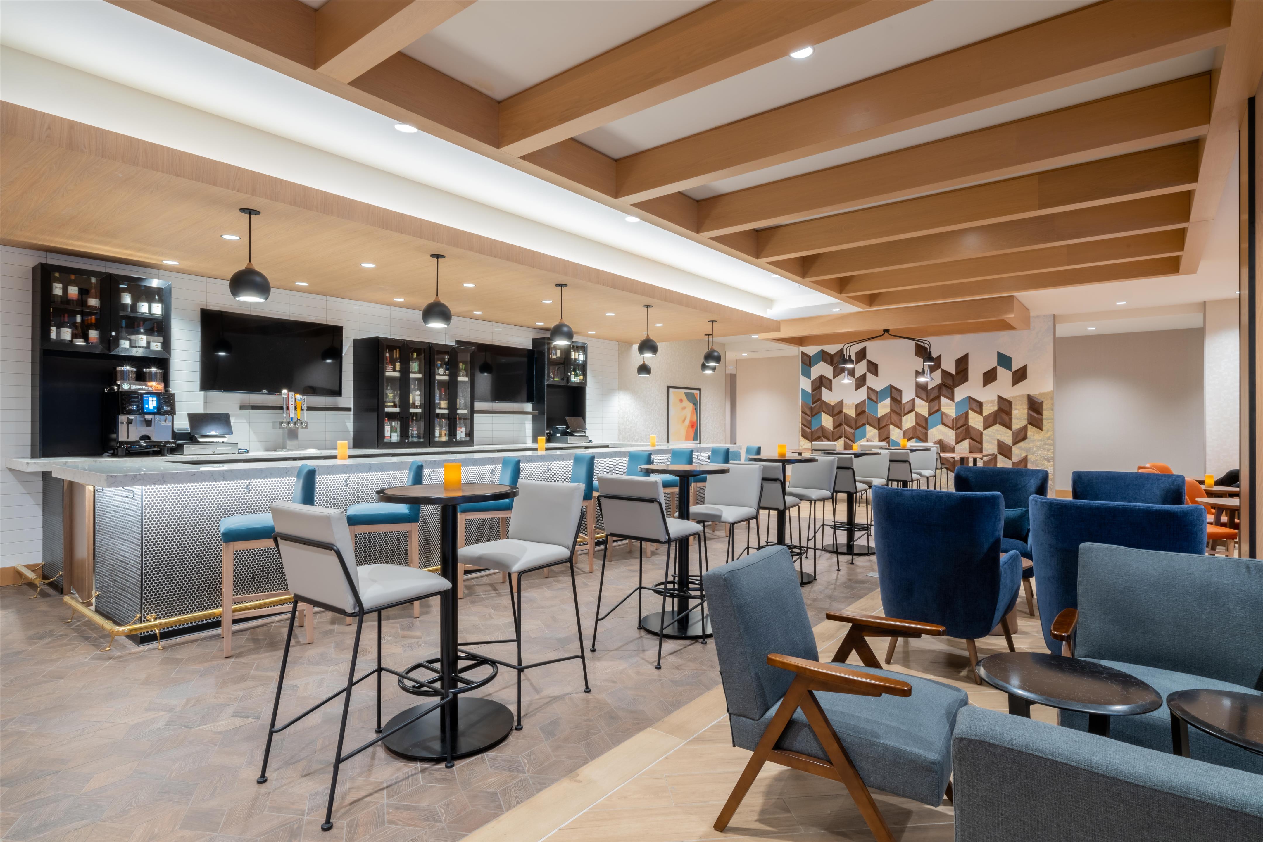 Restaurant | Hyatt Place Sacramento International Airport