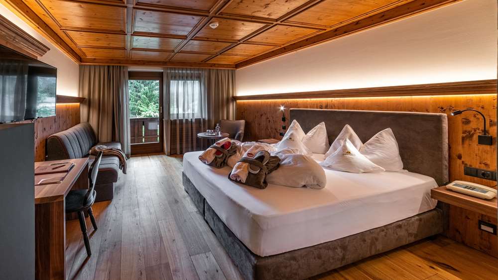 Romantik Hotel Santer-guestroom-Guest Room,On-Site.jpg