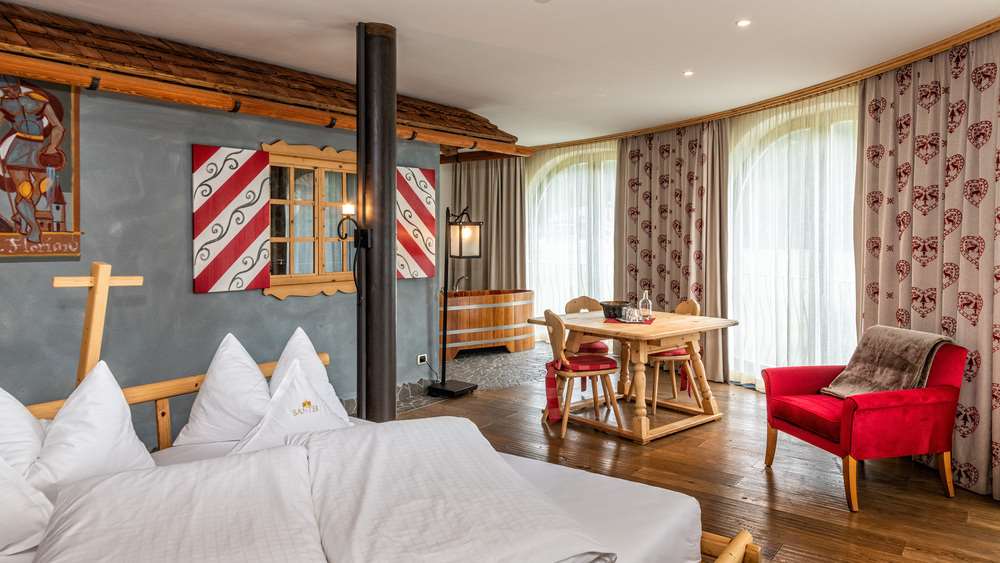 Romantik Hotel Santer-guestroom-Guest Room,Suite,On-Site.jpg