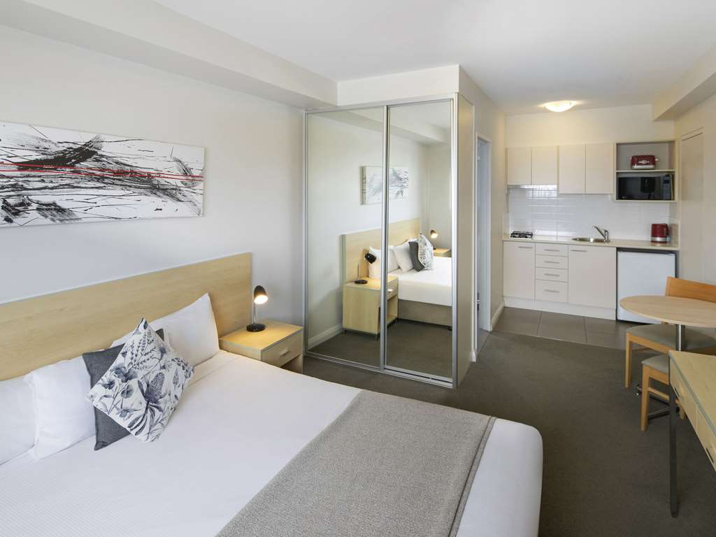 Mantra Castle Hill Sydney-guestroom-Guest Room,Bathroom,On-Site.jpg