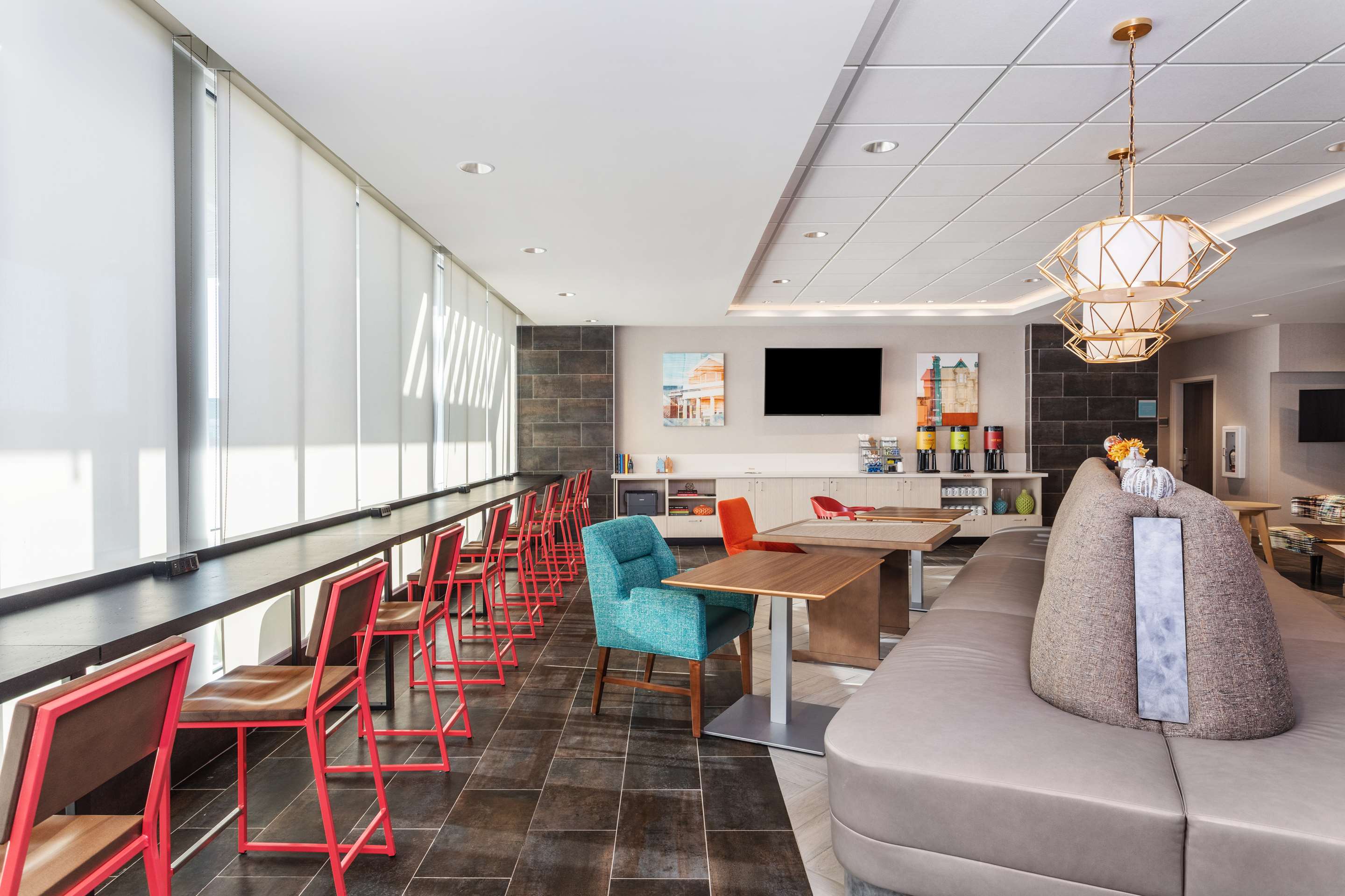Lobby | Home2 Suites By Hilton Cedar Rapids Westdale