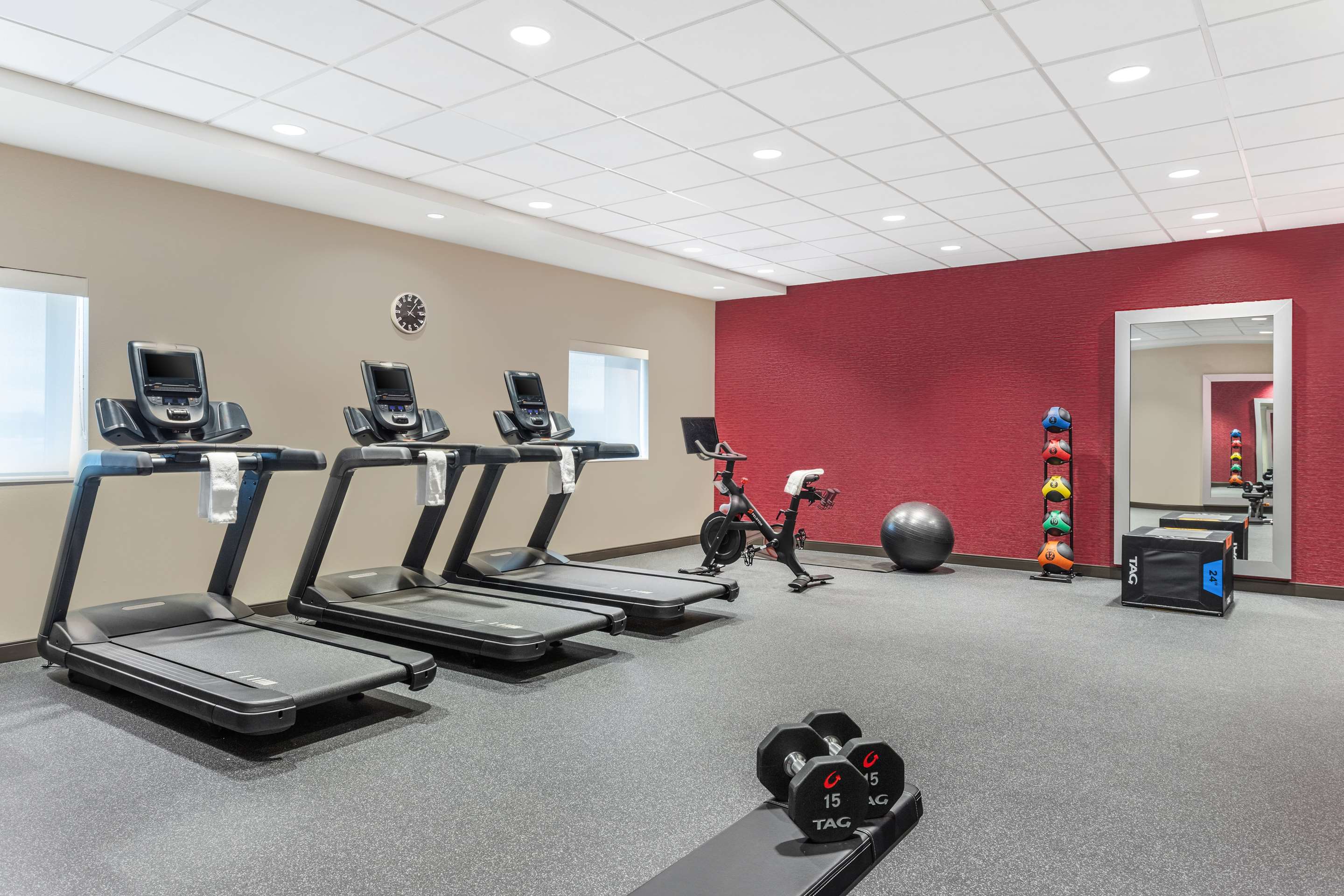 Health club fitness center gym | Home2 Suites By Hilton Cedar Rapids Westdale