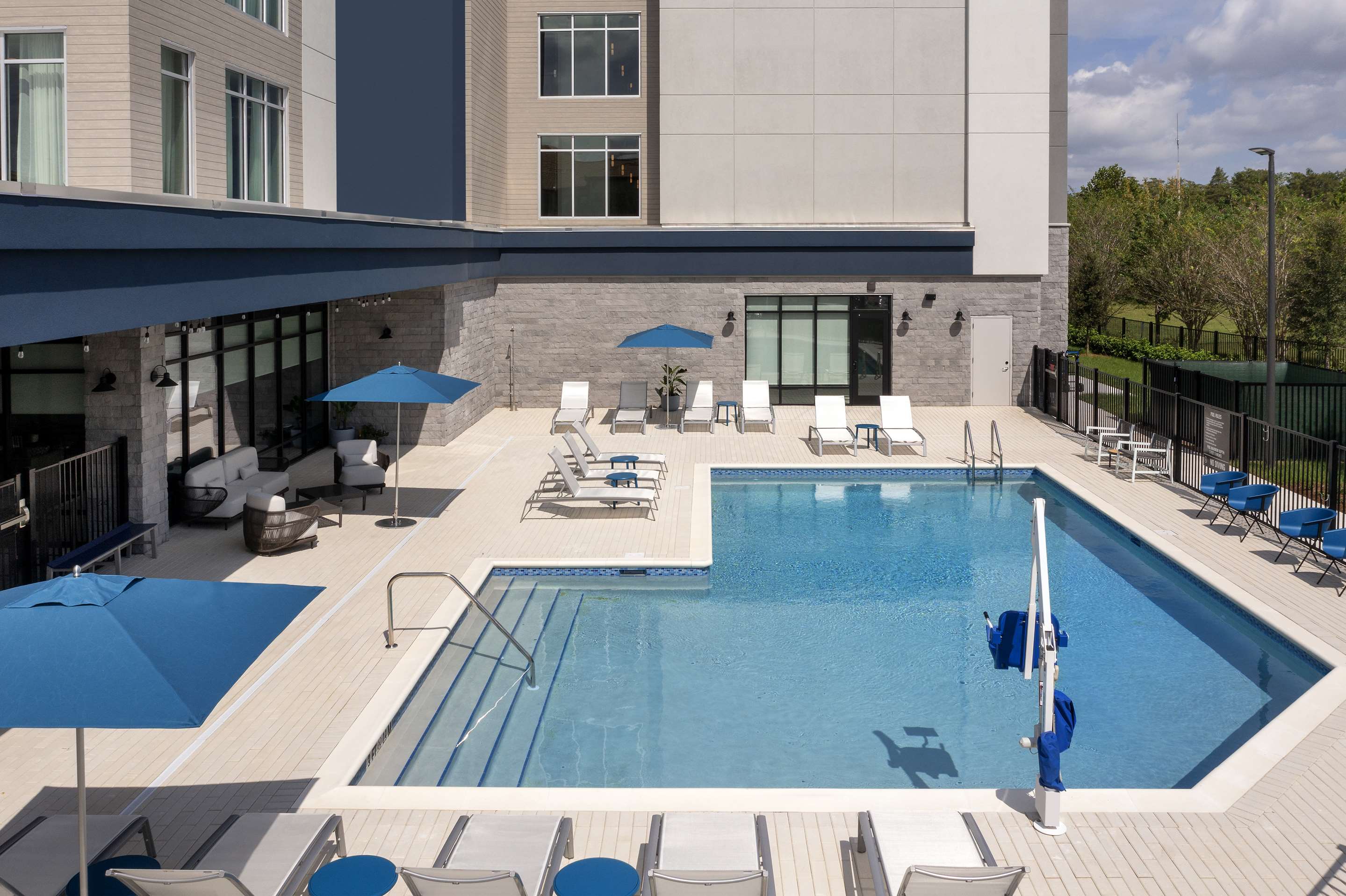 Pool | Hampton Inn by Hilton Orlando Southeast Nona