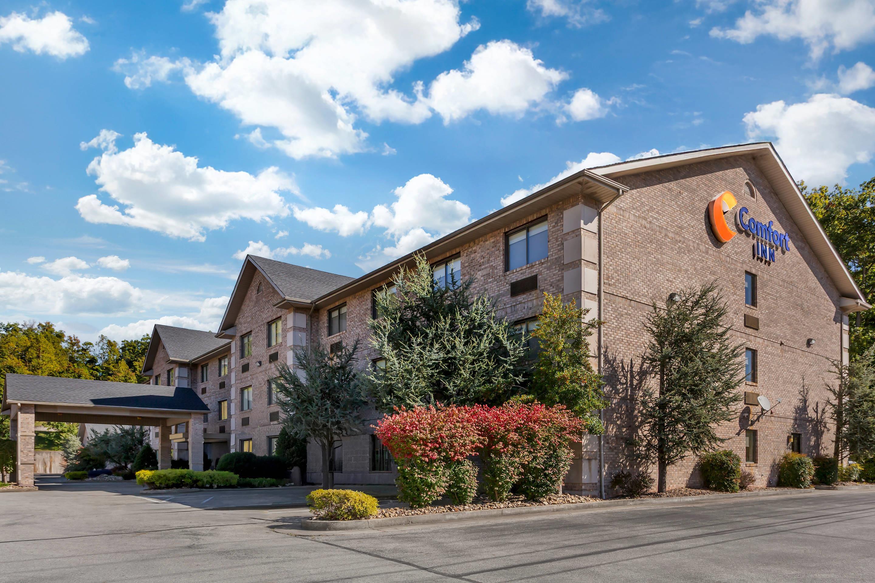 Hotel exterior | Comfort Inn Huntington near University area