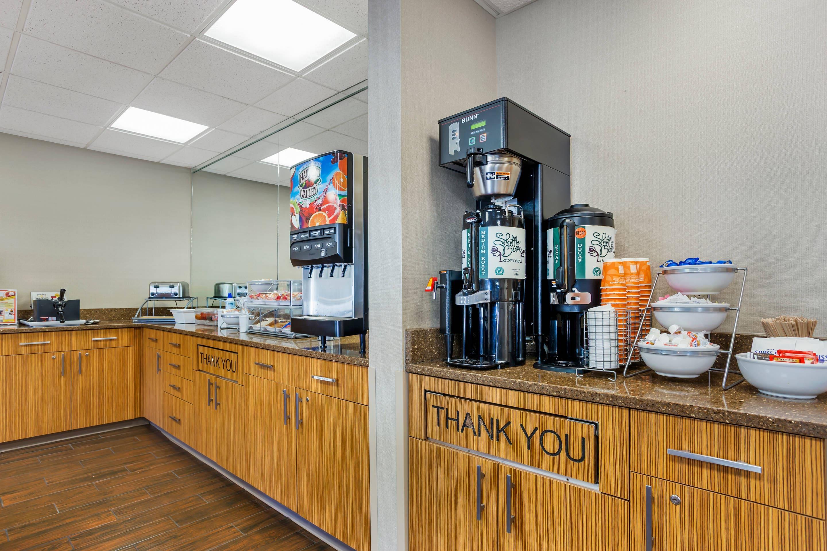 Breakfast area | Comfort Inn Huntington near University area