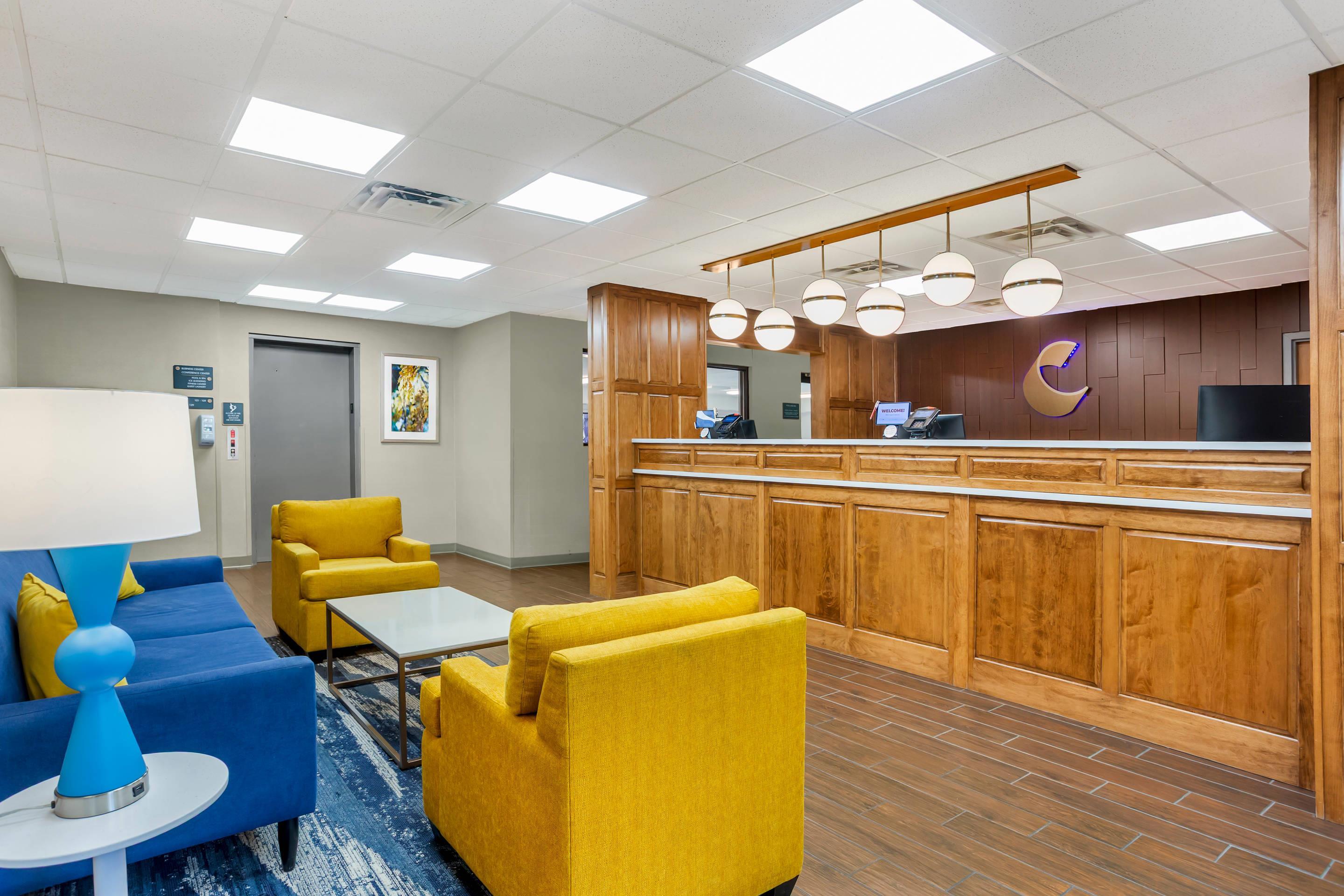 Lobby with sitting area | Comfort Inn Huntington near University area
