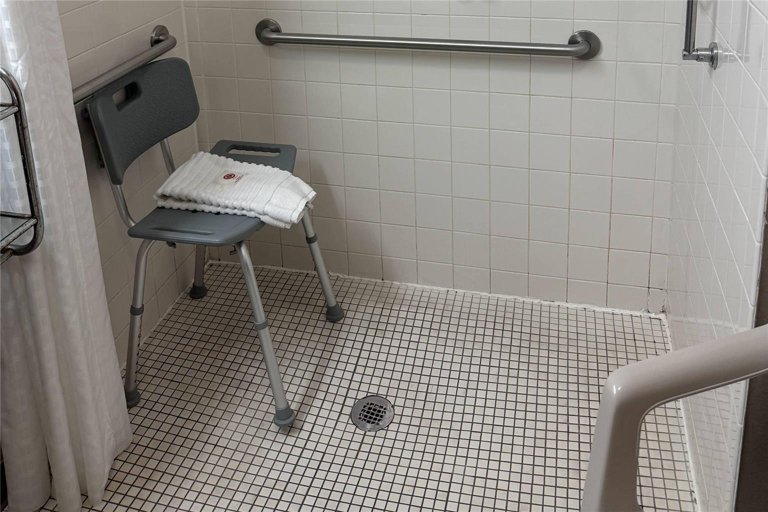 COMFORT INN HUNTINGTON NEAR UNIVERS-guestroom-Guest Room,Bathroom,On-Site.jpg