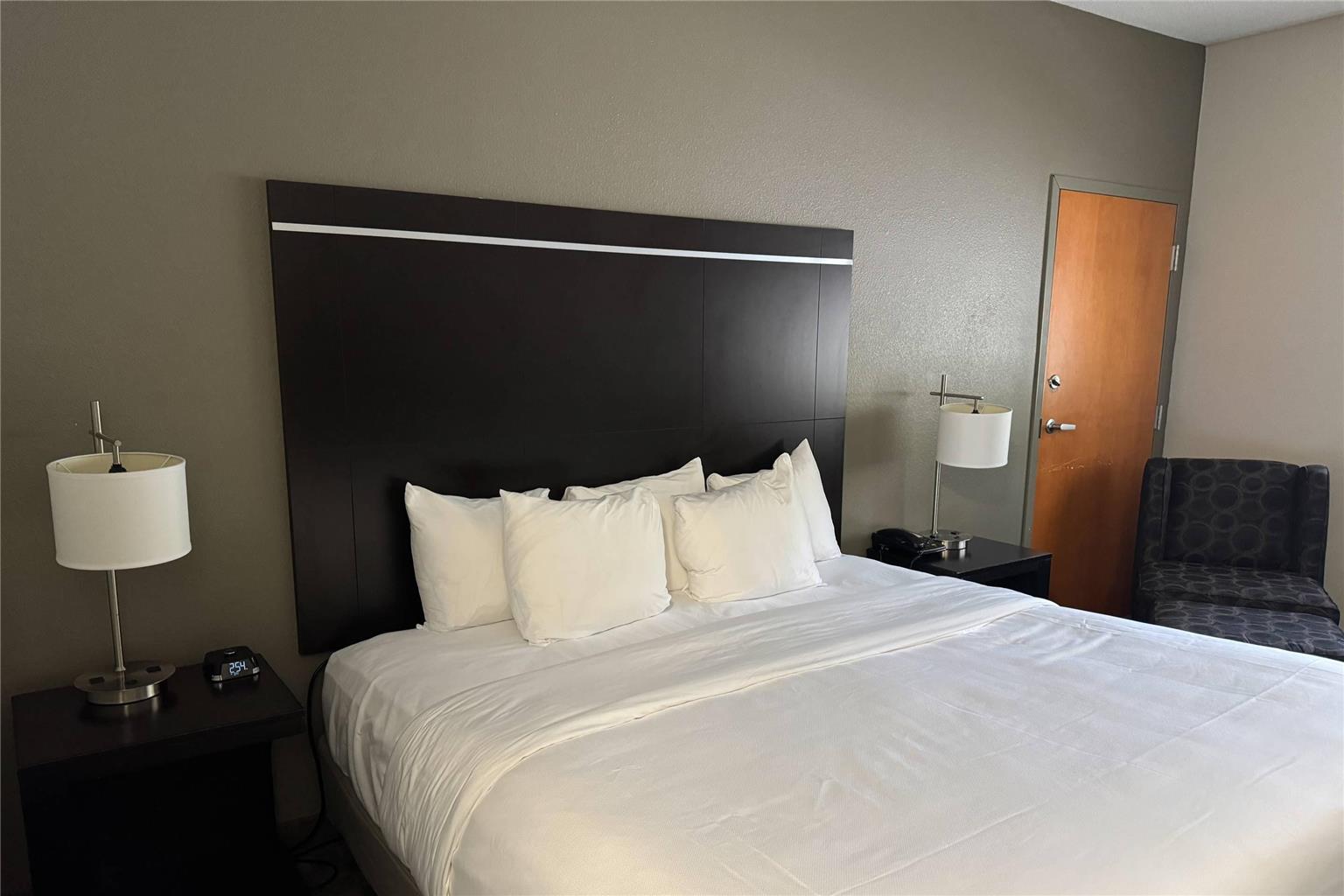 COMFORT INN HUNTINGTON NEAR UNIVERS-guestroom-Guest Room,On-Site.jpg