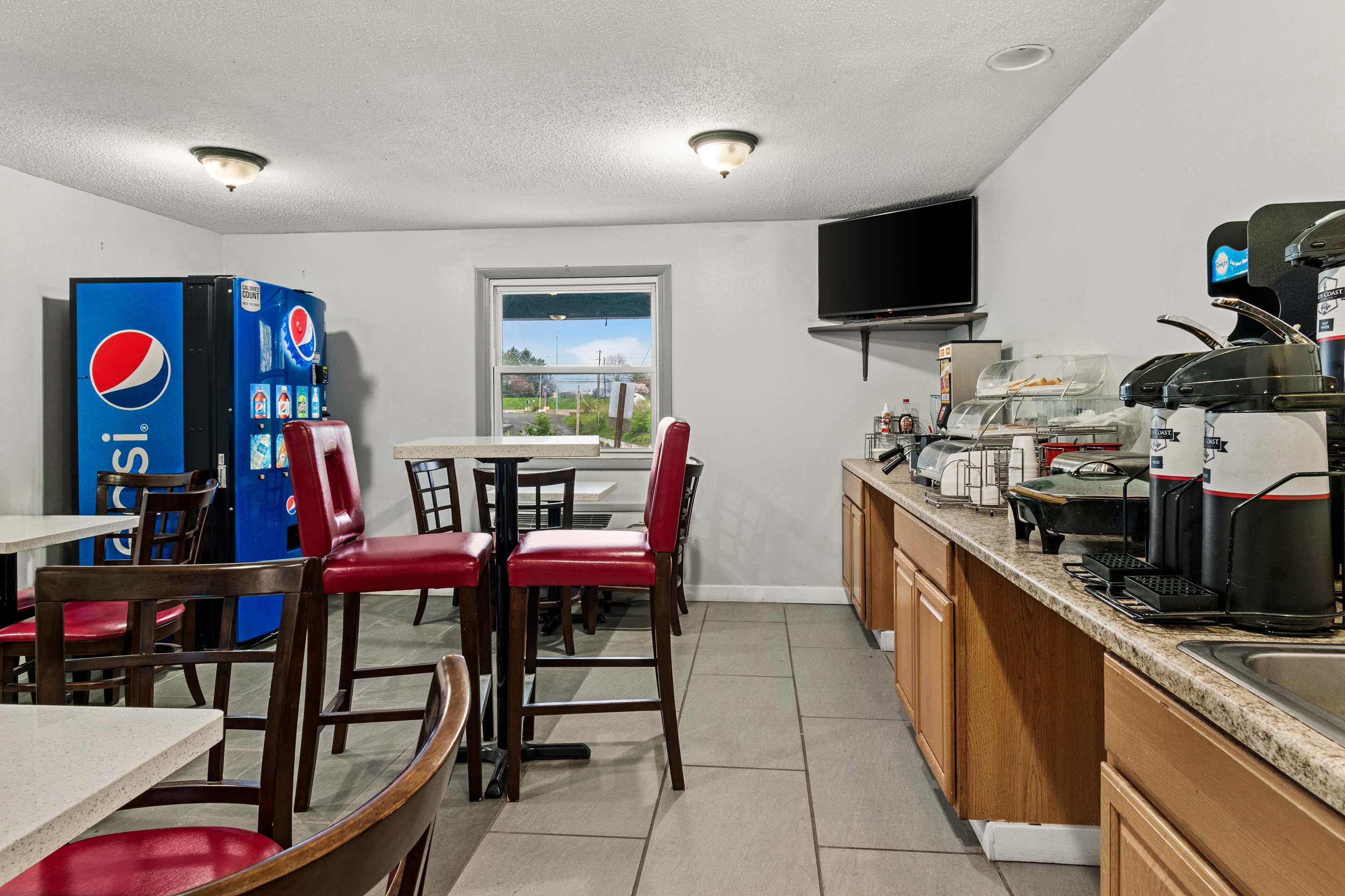 PA BreakfastArea | Americas Best Value Inn Carlisle