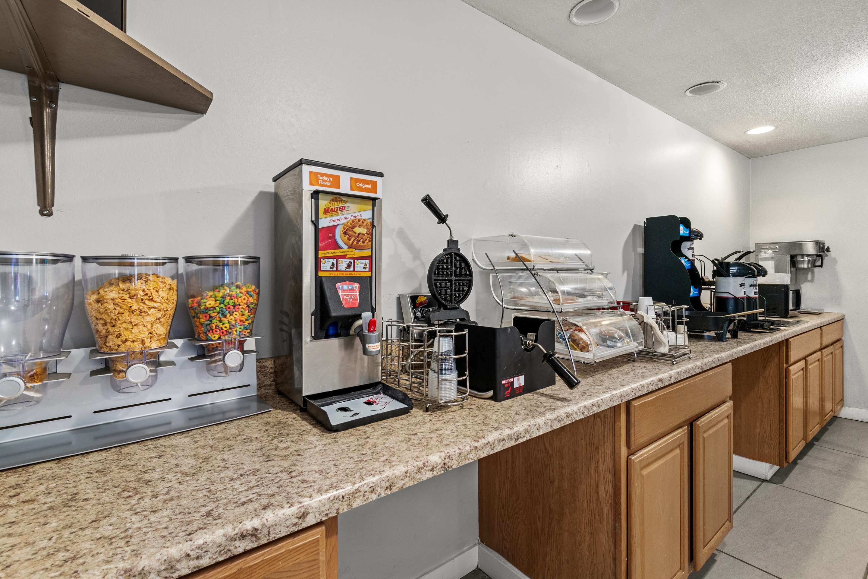 PA BreakfastArea | Americas Best Value Inn Carlisle