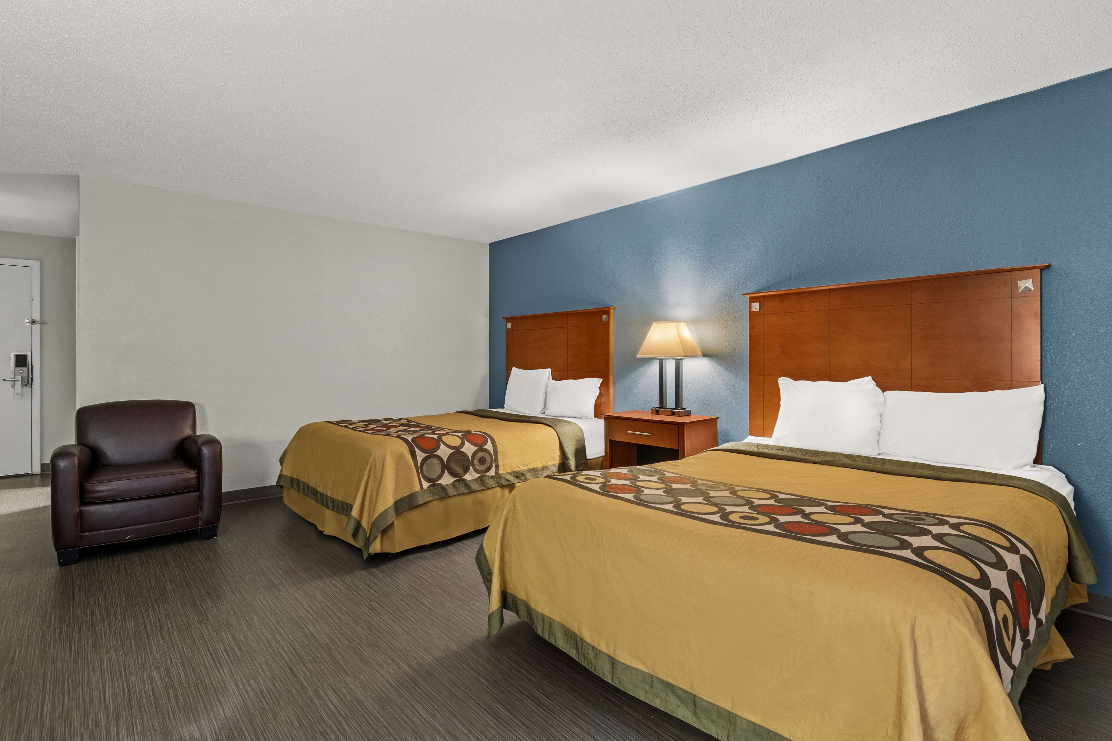 2 Double Beds Non-Smoking image