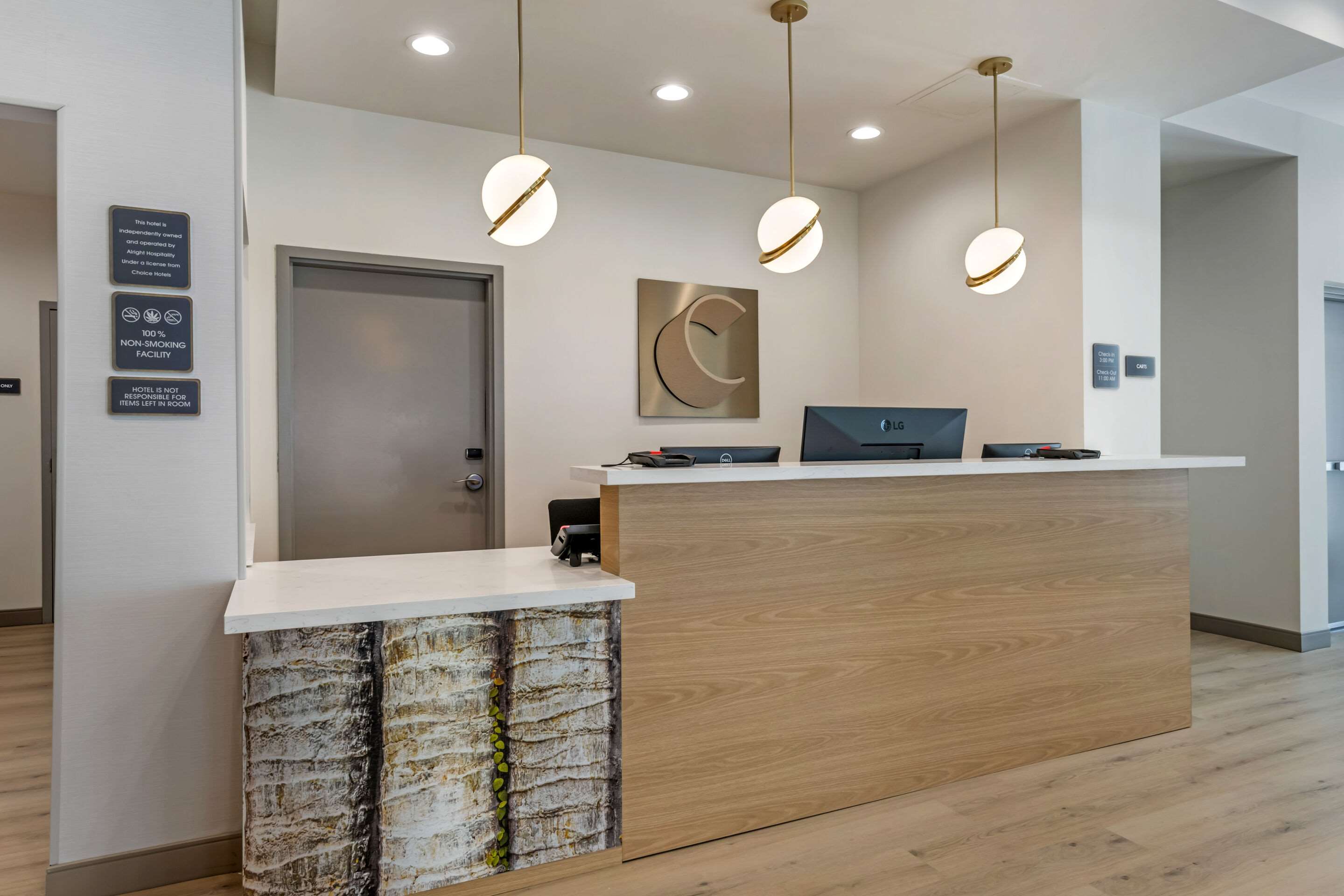 Front desk | Comfort Suites St. Augustine Historic District Area