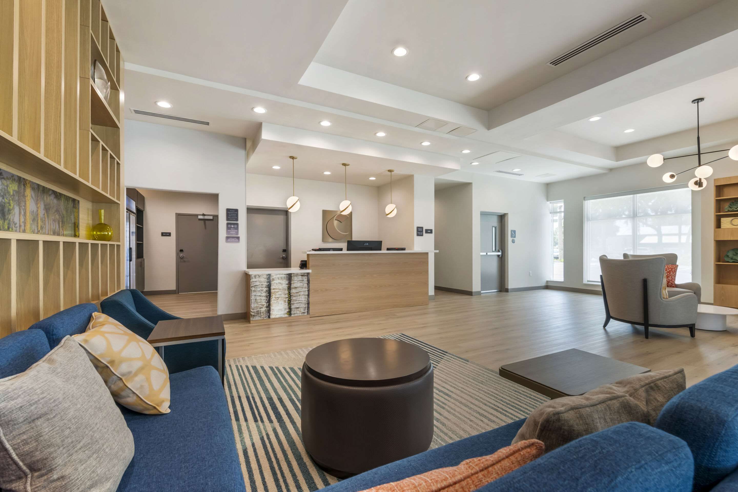 Spacious lobby with sitting area | Comfort Suites St. Augustine Historic District Area