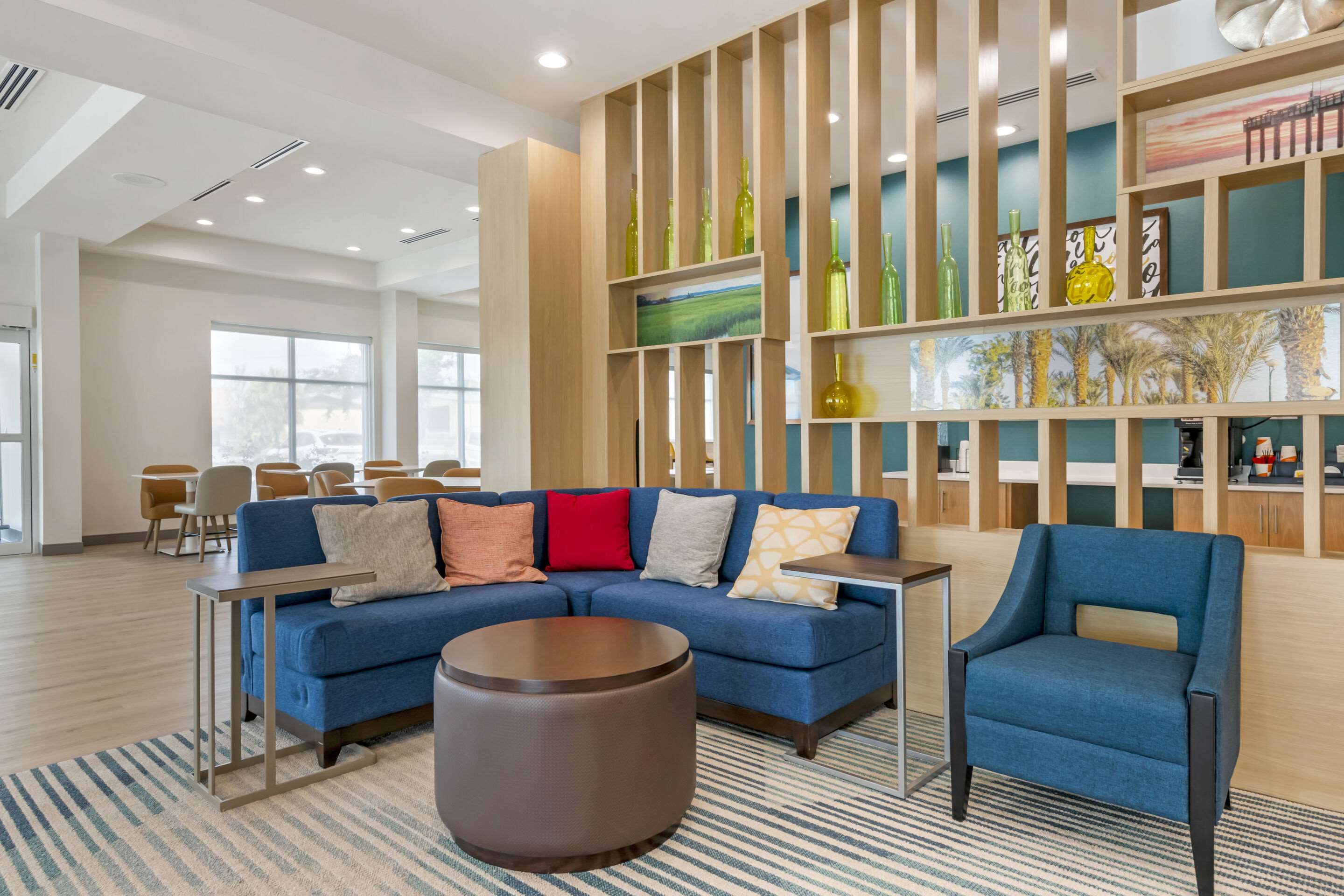 Lobby with sitting area | Comfort Suites St. Augustine Historic District Area