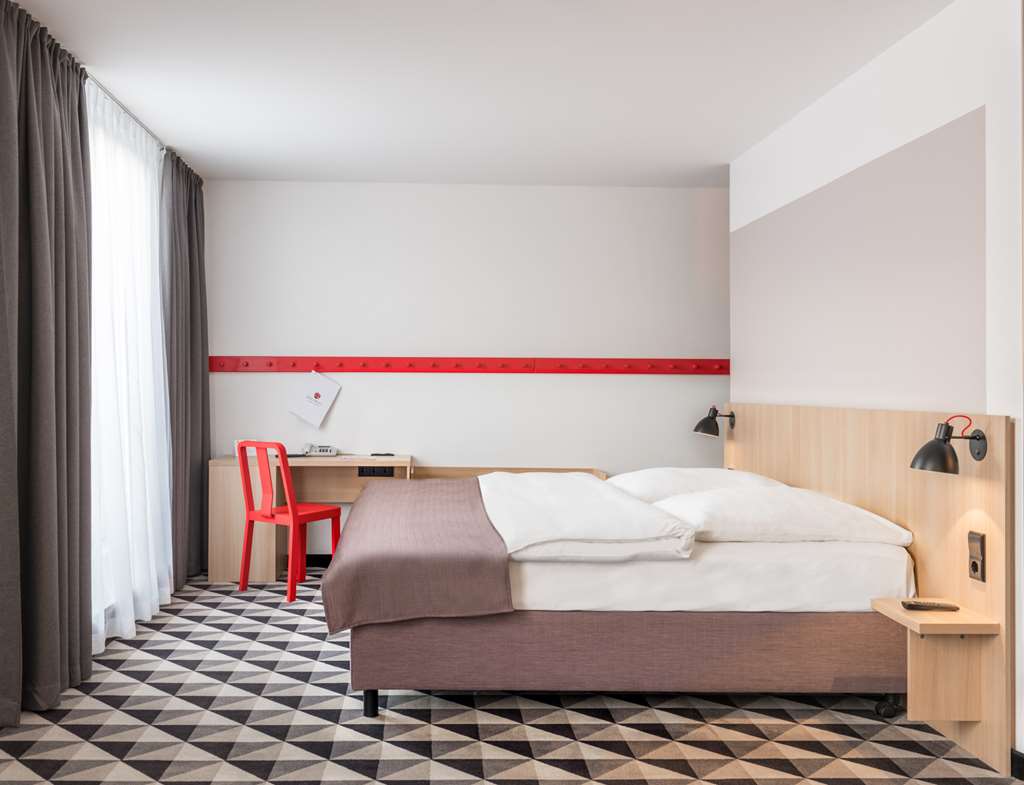 AZIMUT VIENNA DELTA HOTEL-guestroom-Guest Room,Suite,On-Site.jpg