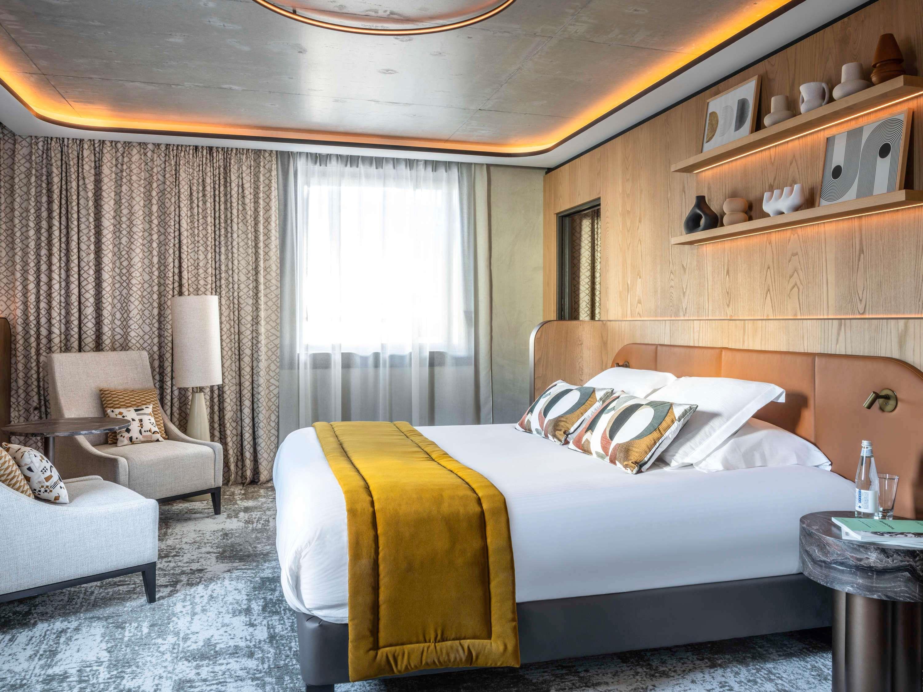 Pullman Lyon Room Type - CONNECTING FAMILY ROOM, 1 King Size bed, 1 double sofa bed, and 2 single beds Pullman Lyon Room Type - CONNECTING FAMILY ROOM, 1 King Size bed, 1 double sofa bed, and 2 single beds