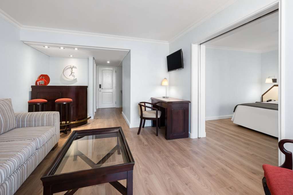 WYNDHAM GARDEN SANTIAGO KENNEDY-guestroom-Guest Room,Suite,On-Site.jpg