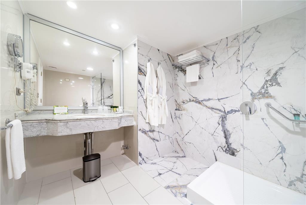 WYNDHAM GARDEN SANTIAGO KENNEDY-guestroom-Guest Room,Bathroom,On-Site.jpg