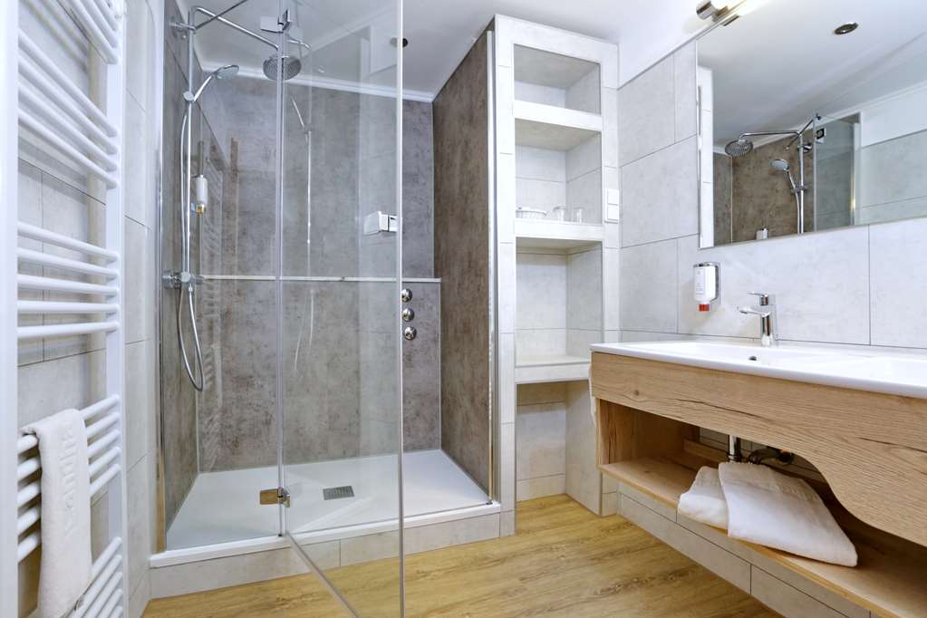DAS SEELA BRAUNSCHWEIG-guestroom-Guest Room,Bathroom,Indoor/Interior,On-Site,View from room.jpg